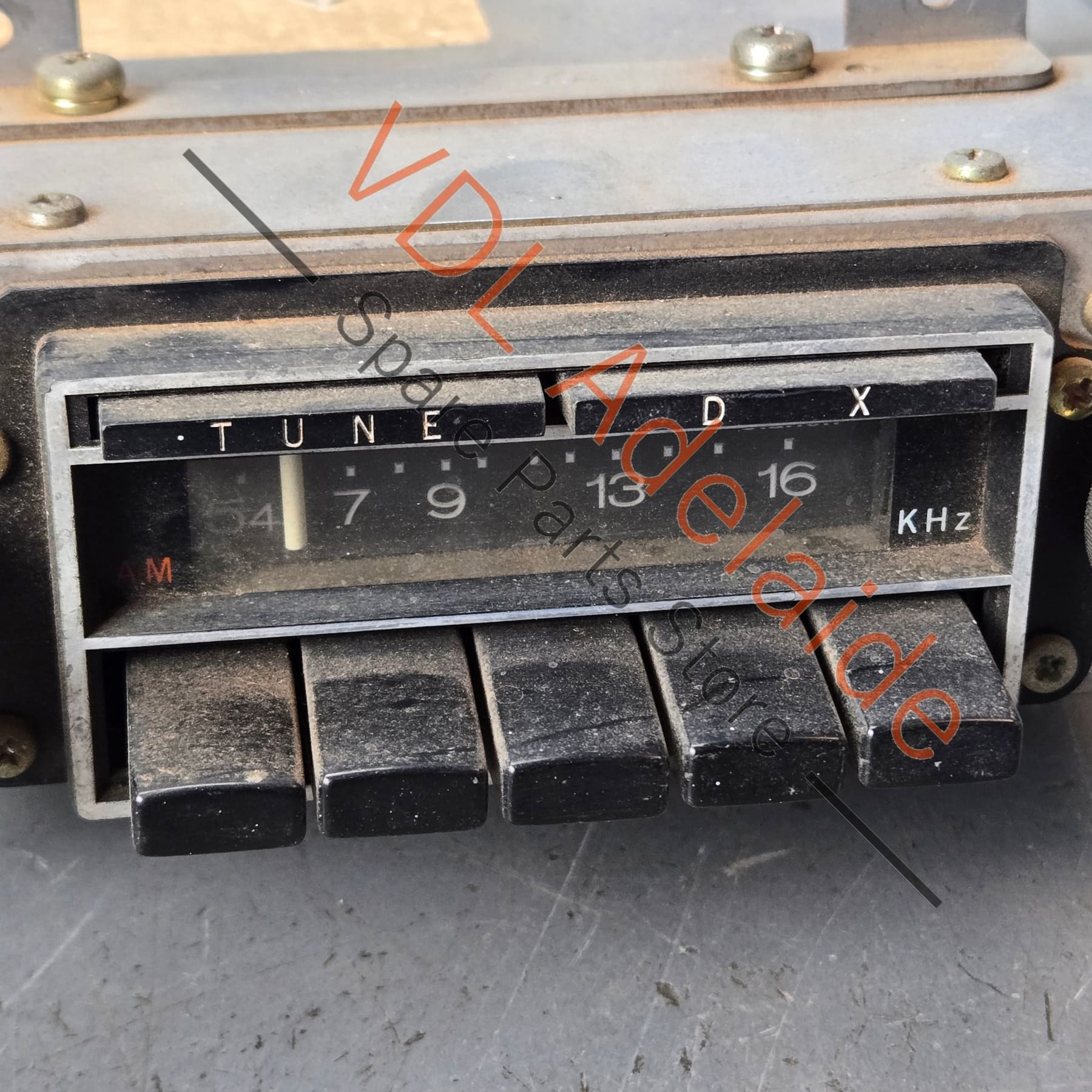 Datsun 1970's Original Radio Unit Clarion RN-9143 with Station Memory - Image 2