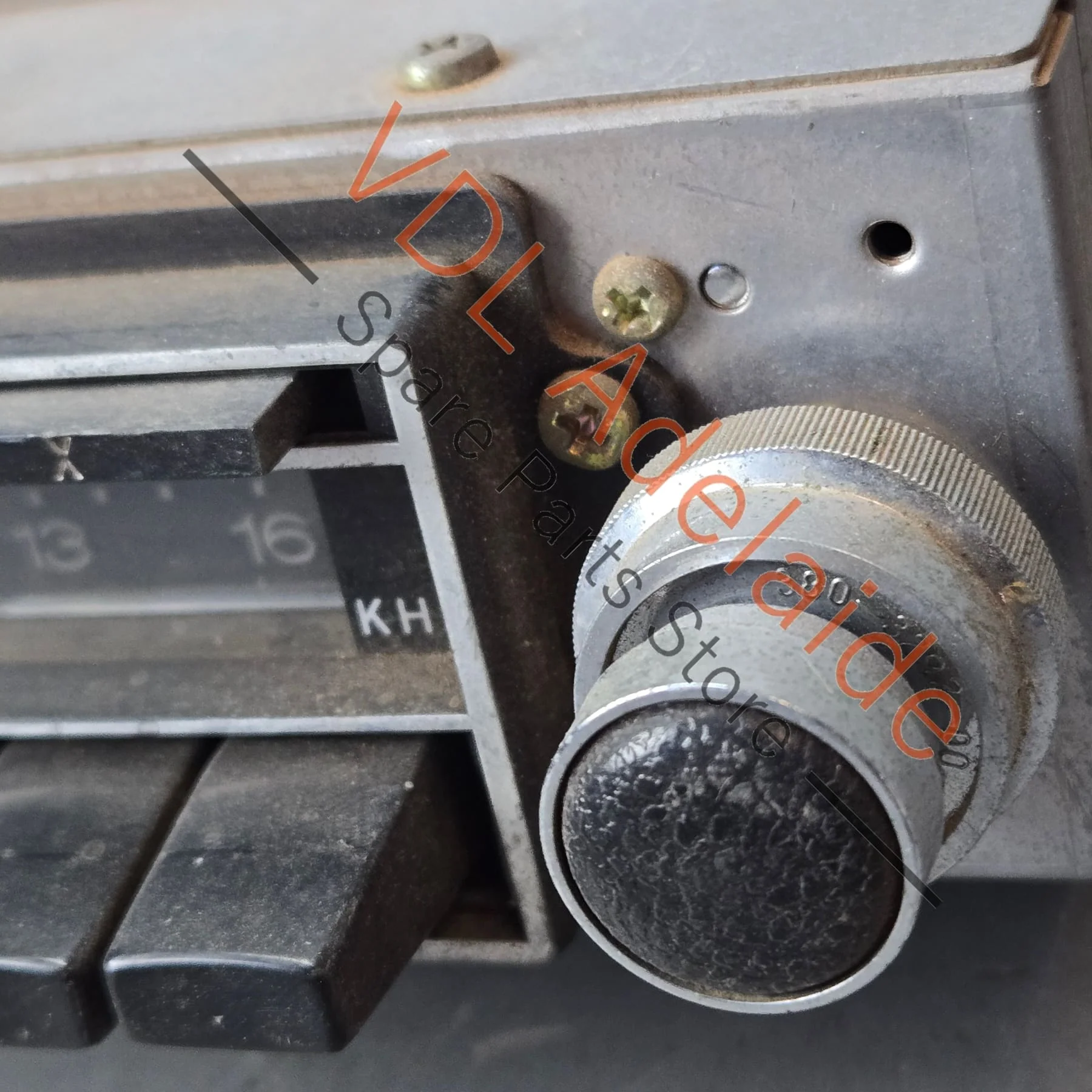 Datsun 1970's Original Radio Unit Clarion RN-9143 with Station Memory - Image 4