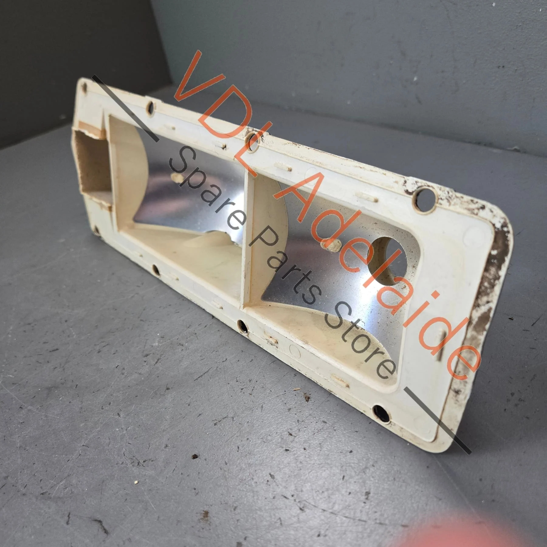 Datsun 1600 510 Rear Right Tail Light Backing Back Housing Bulb Holder - Image 2