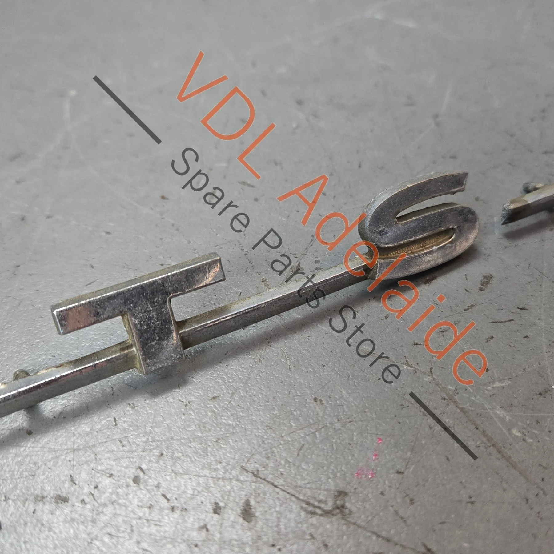 Datsun 1600 510 Rear Panel Boot Badge Emblem Genuine Cast Chrome #03 **damaged stock** - Image 4
