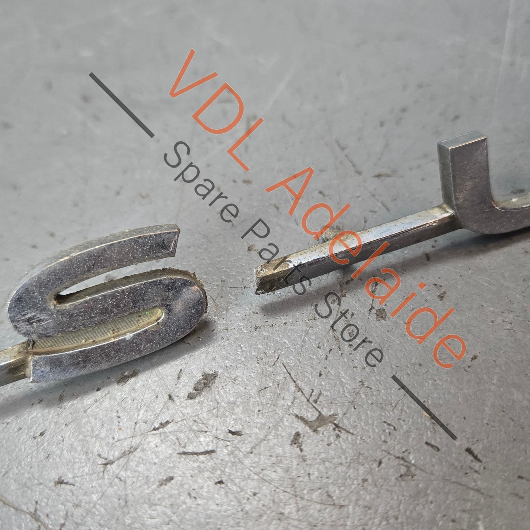 Datsun 1600 510 Rear Panel Boot Badge Emblem Genuine Cast Chrome #03 **damaged stock** - Image 6