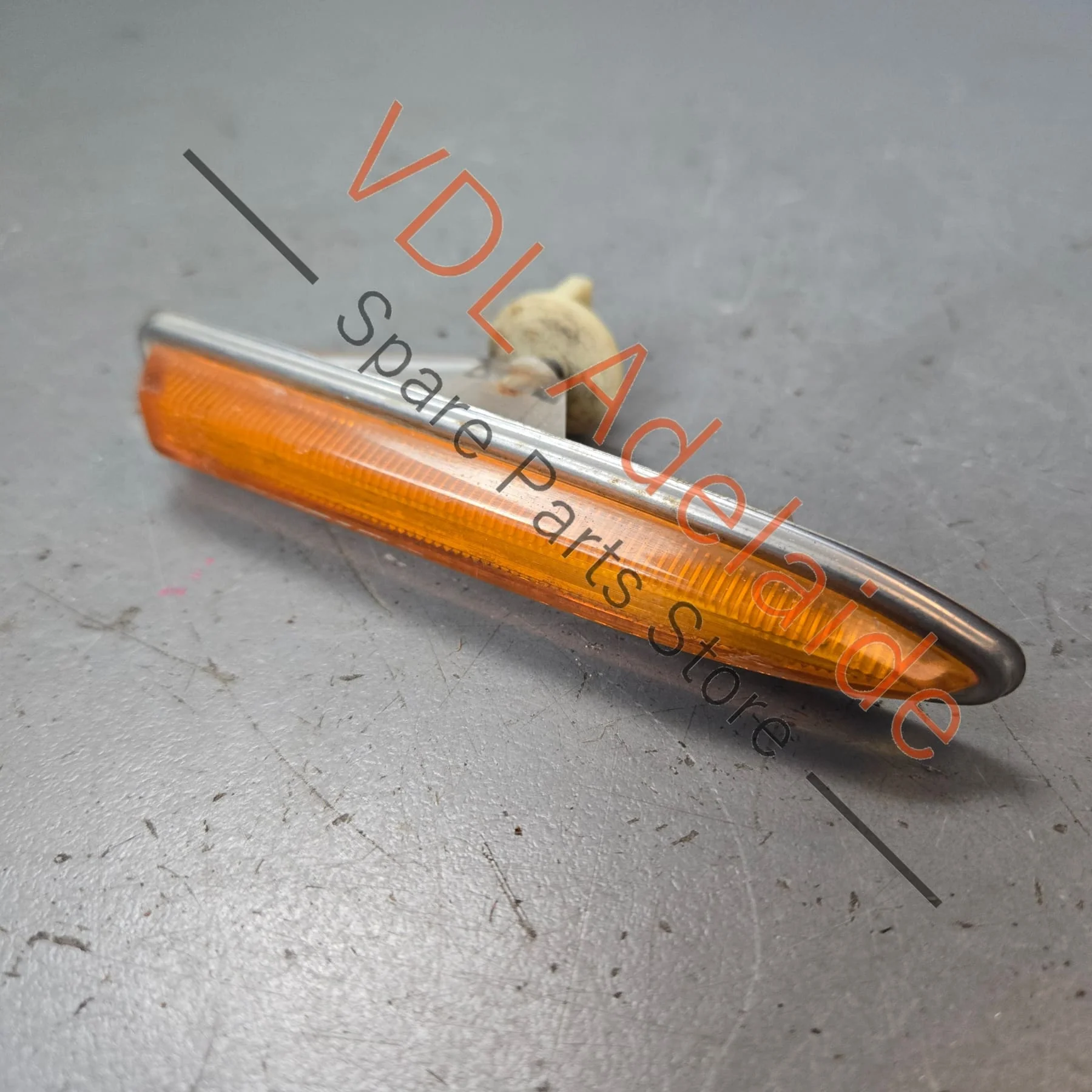 Datsun 1600 510 Front Fender Indicator Lens Suit Left or Right #01