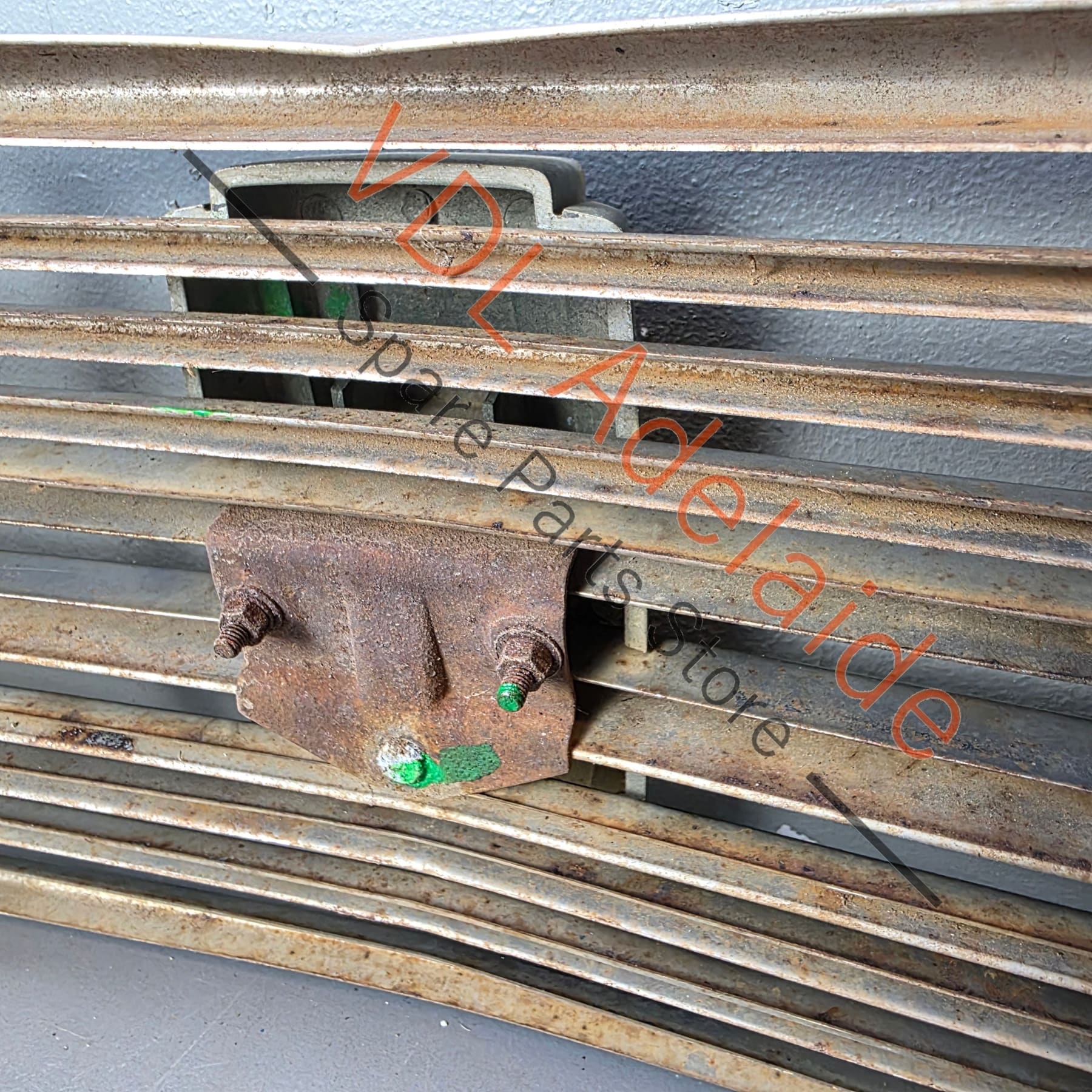 Datsun 1600 510 1969 Front Grille with Centre Badge - Image 10