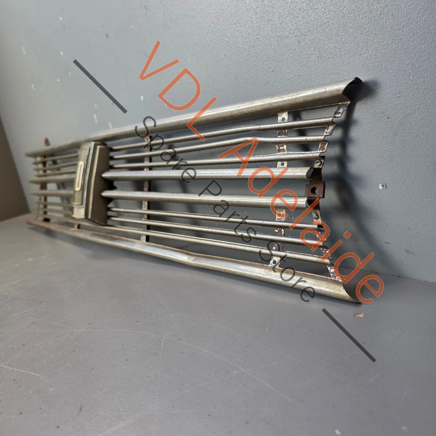 Datsun 1600 510 1969 Front Grille with Centre Badge - Image 2