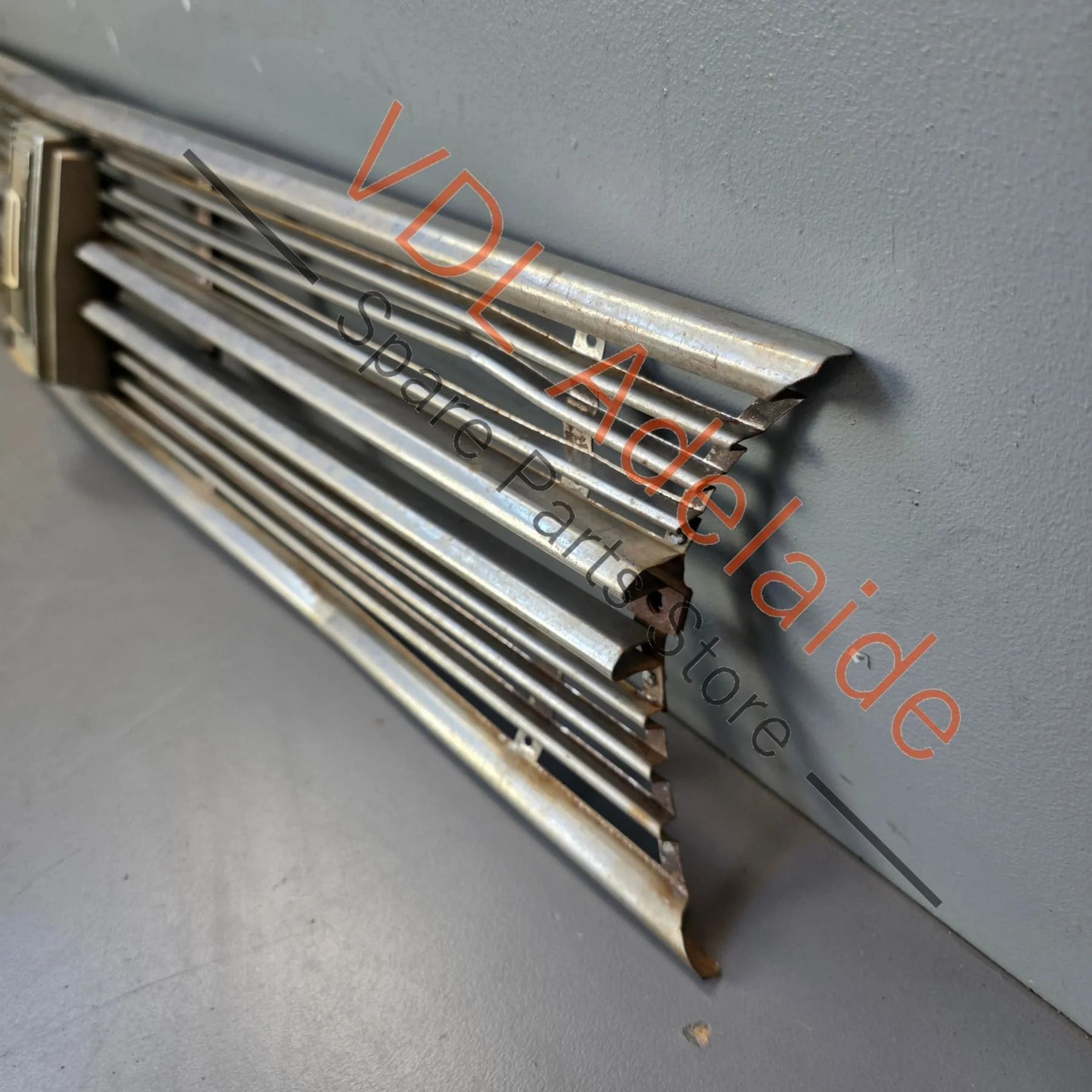Datsun 1600 510 1969 Front Grille with Centre Badge - Image 3