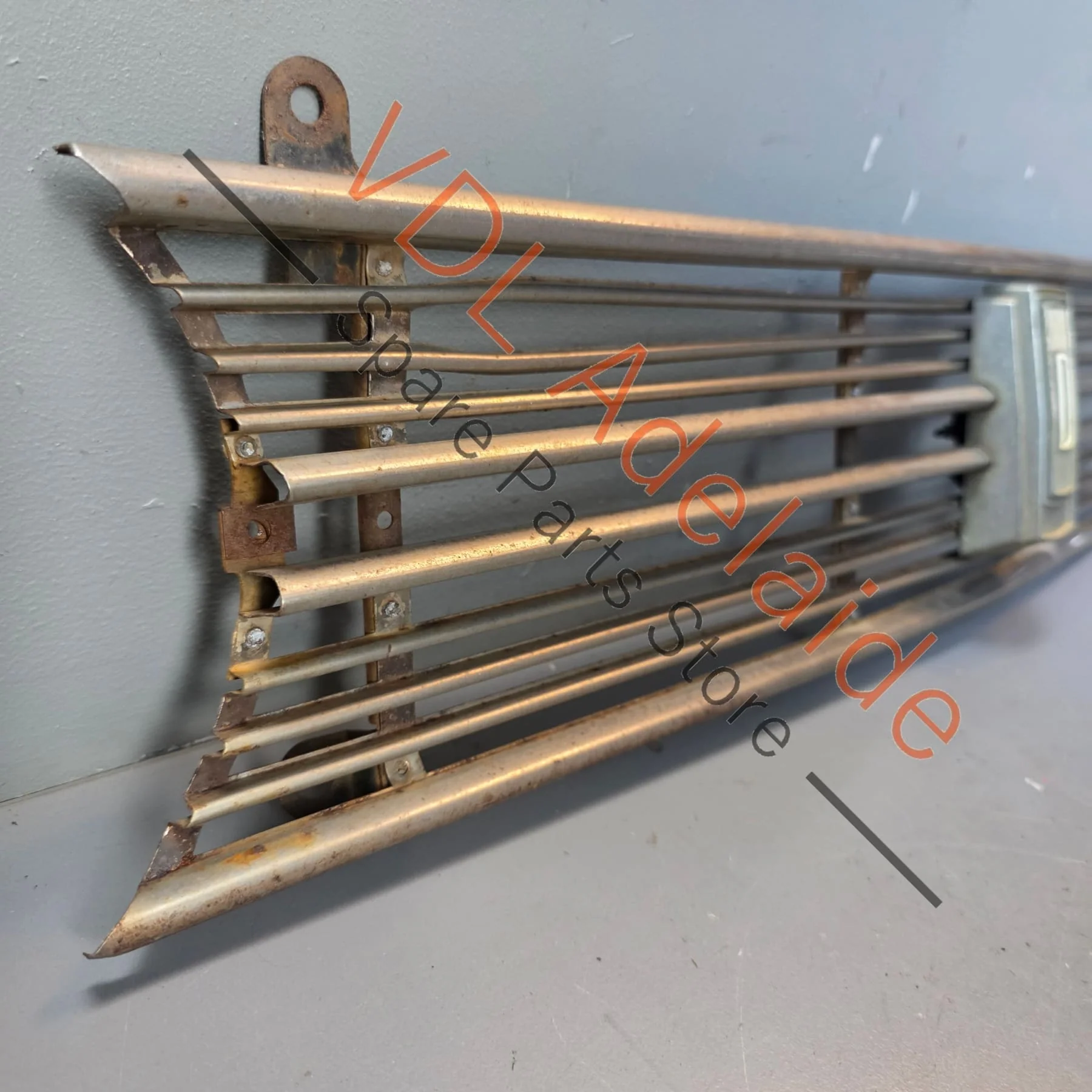 Datsun 1600 510 1969 Front Grille with Centre Badge - Image 6