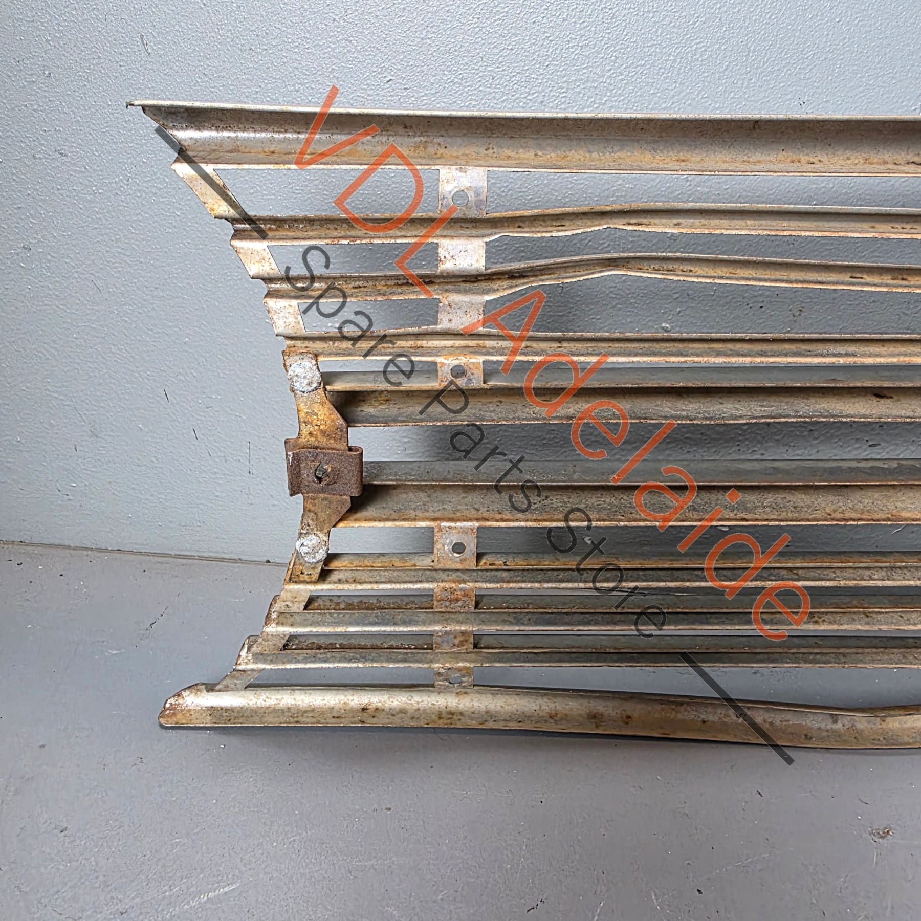 Datsun 1600 510 1969 Front Grille with Centre Badge - Image 9
