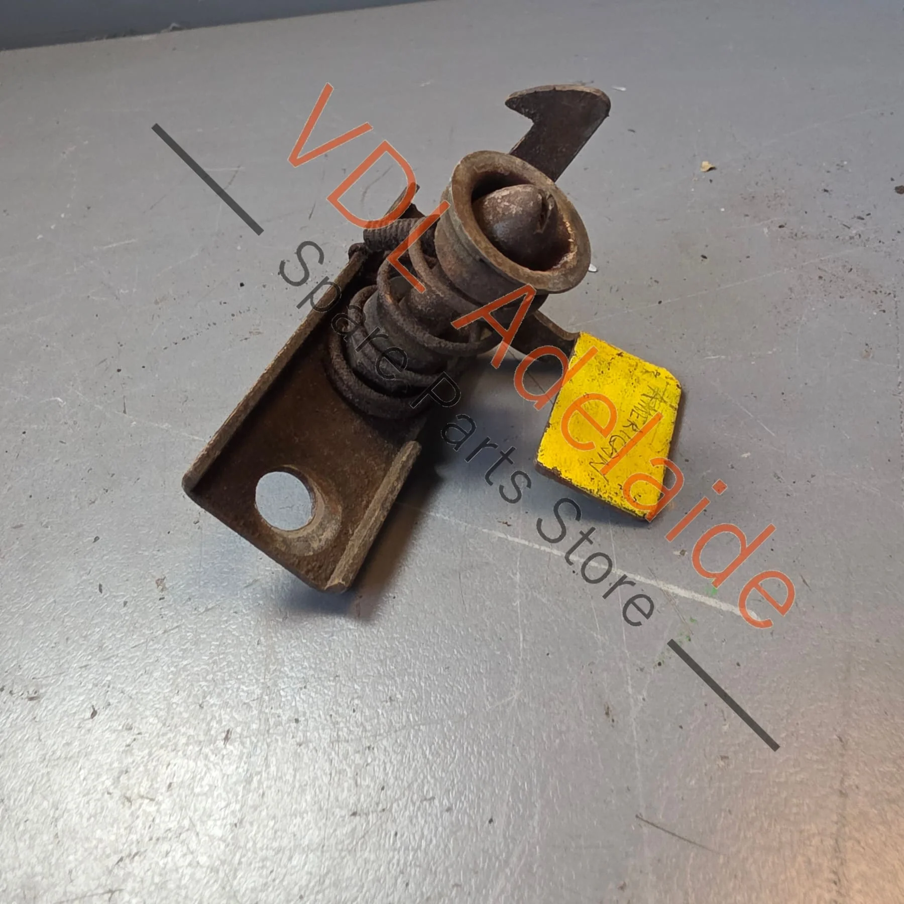 Datsun 1600 510 Bonnet Hood Catch Latch Popper Spring #01 LHD - Image 3