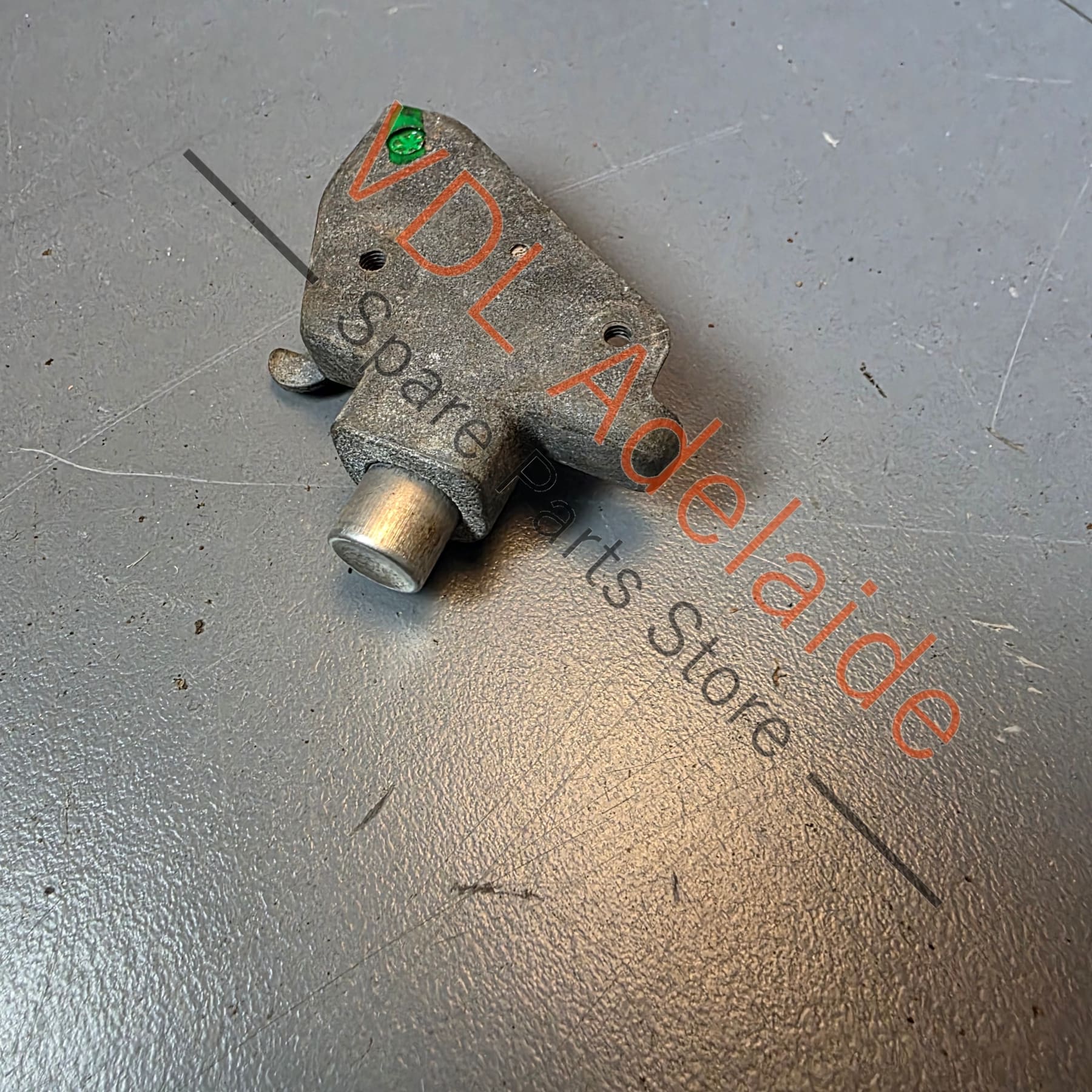 Datsun 1600 510 Original Interior Glovebox Lock Latch Button for 1970's models - Image 3