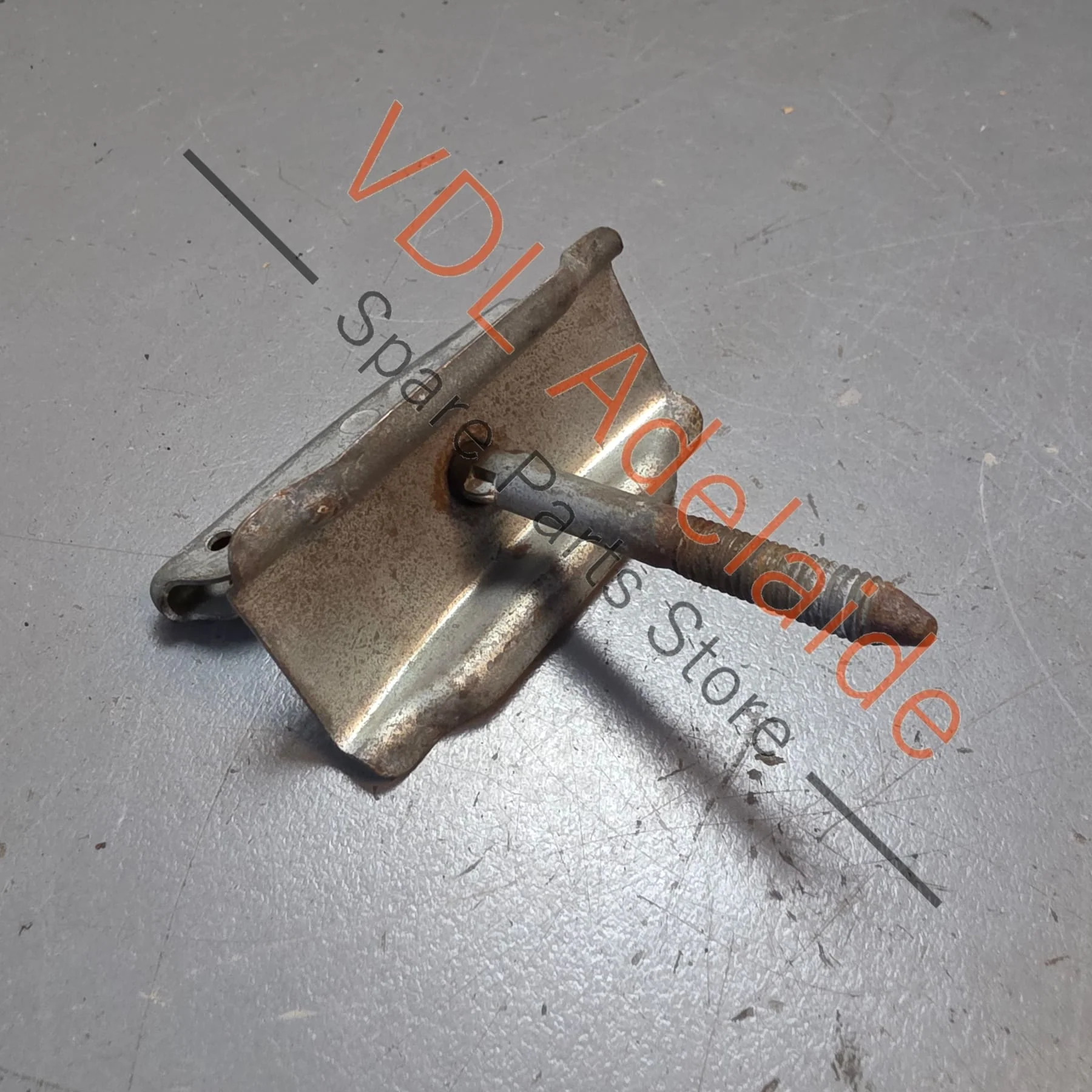 Datsun 1600 510 Spare Wheel Retaining Bolt for Boot #02 - Image 2