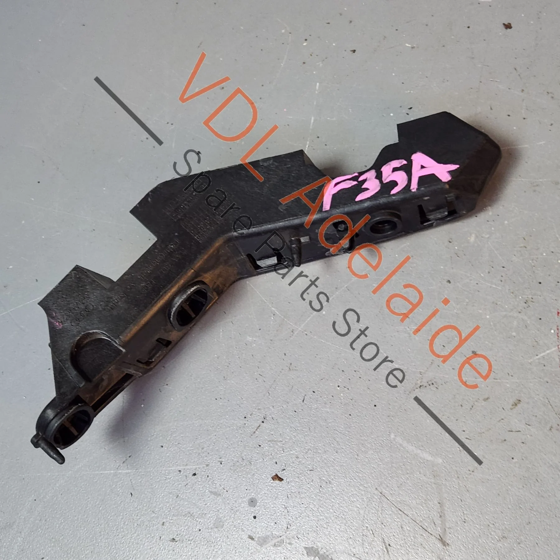 Audi Q3 RSQ3 Front Right Mudguard Fender to Bumper Bracket Guide 83A807184