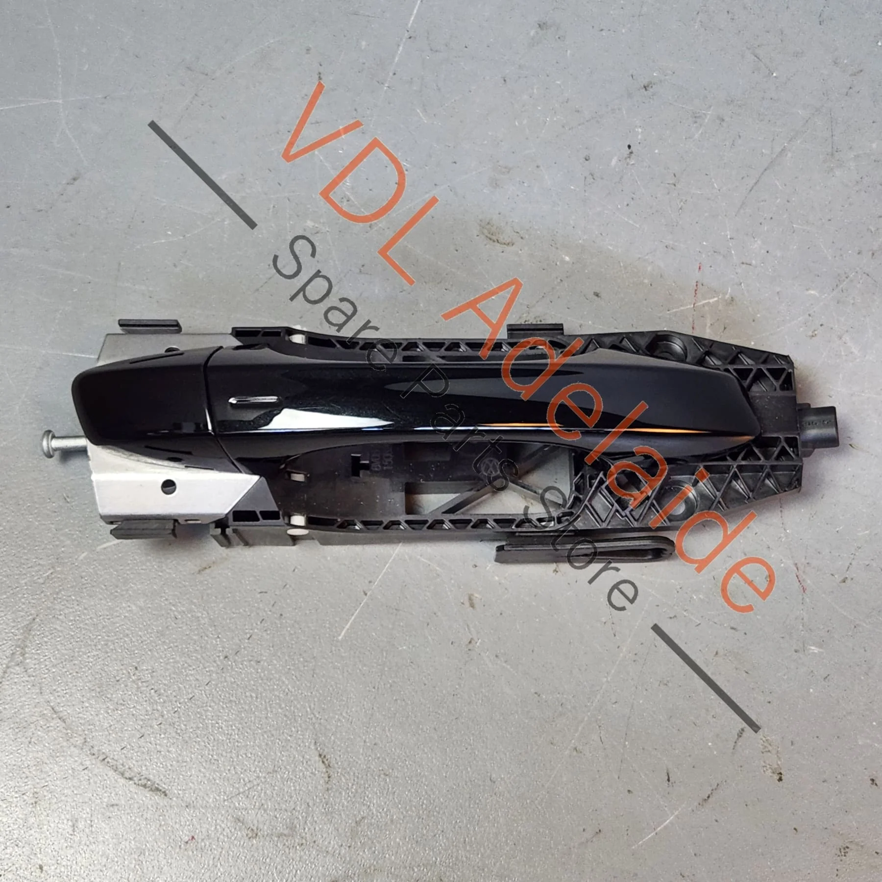 Audi Q3 RSQ3 F3 Right Side Exterior Door Handle for Keyless Entry and Mounting Bar 8V0837885 5G0837206R GRU / 5G0837206Q