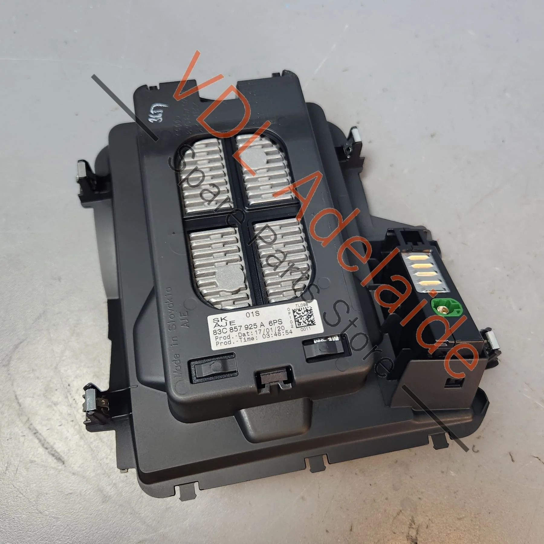 Audi RSQ3 F3 Double USB Port & Cordless Phone Charging Dock 83A035736 - Image 2
