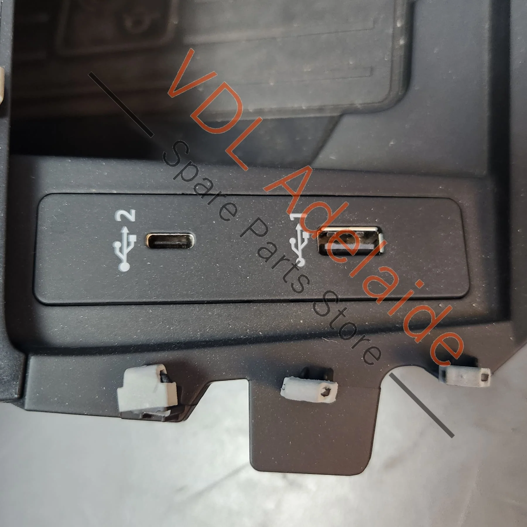 Audi RSQ3 F3 Double USB Port & Cordless Phone Charging Dock 83A035736 - Image 5