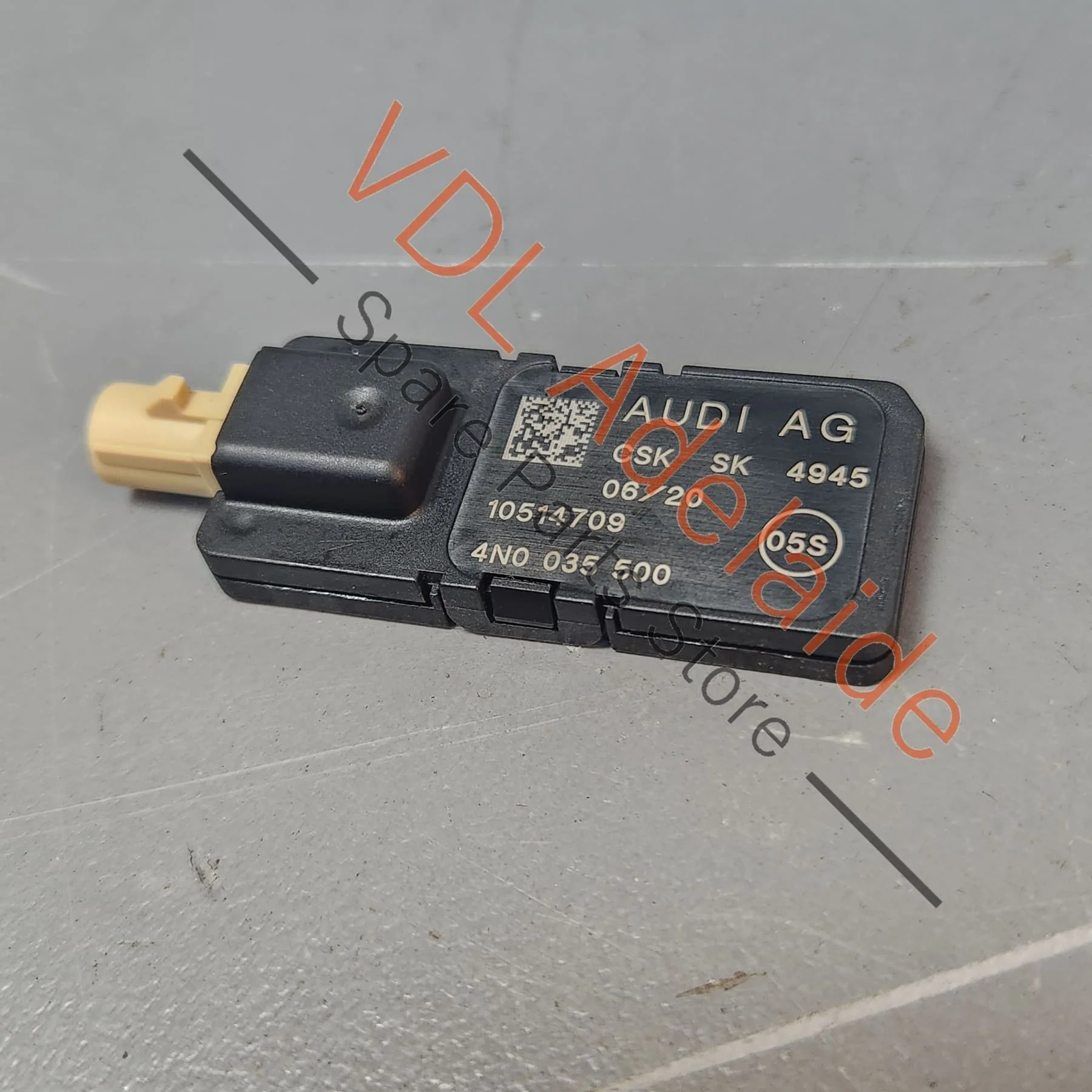 VW Audi W-LAN Antenna Module 4N0035500