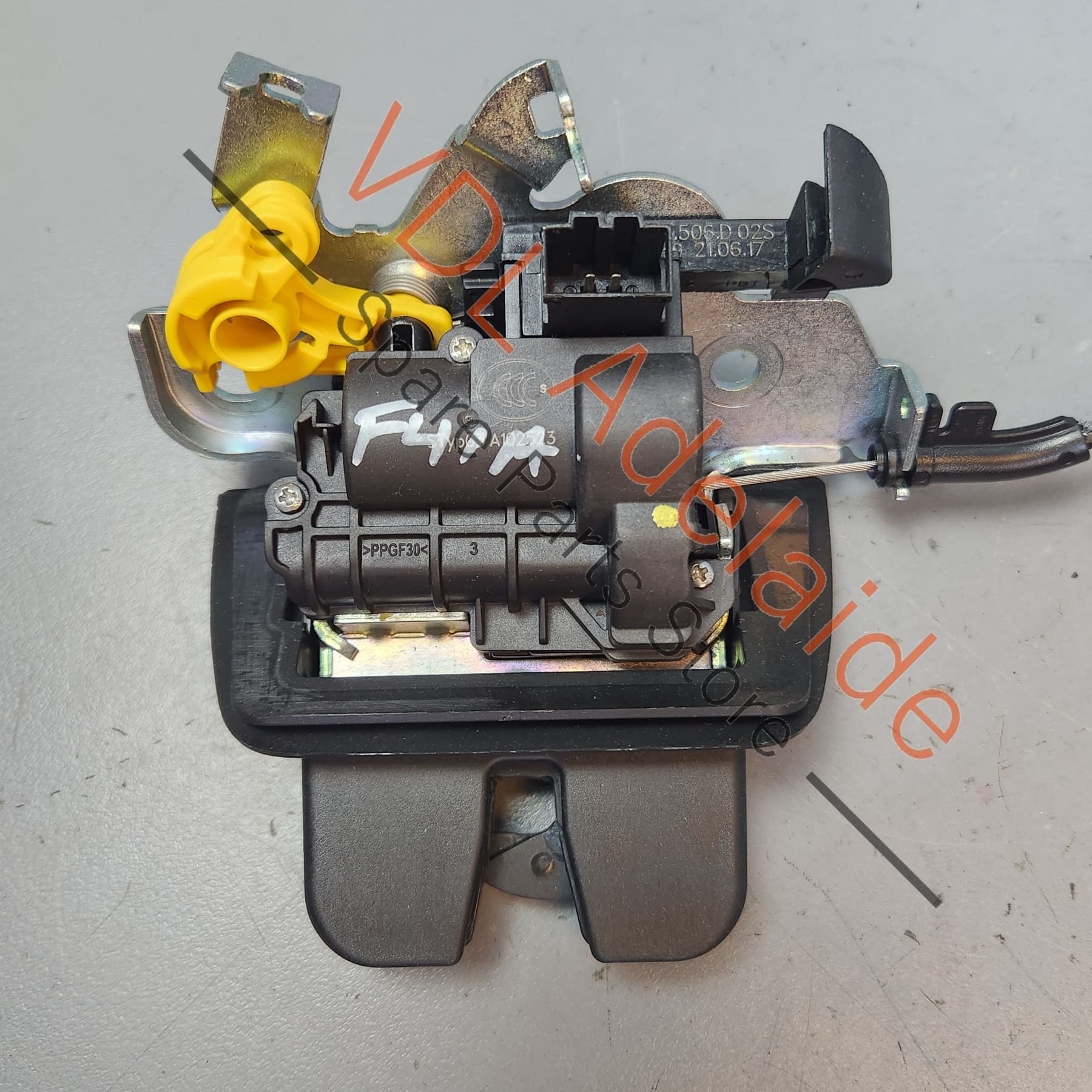 Audi A4 S4 B9 Q5 Q7 Avant Wagon Boot Lid Lock 4M0827506D - Image 2