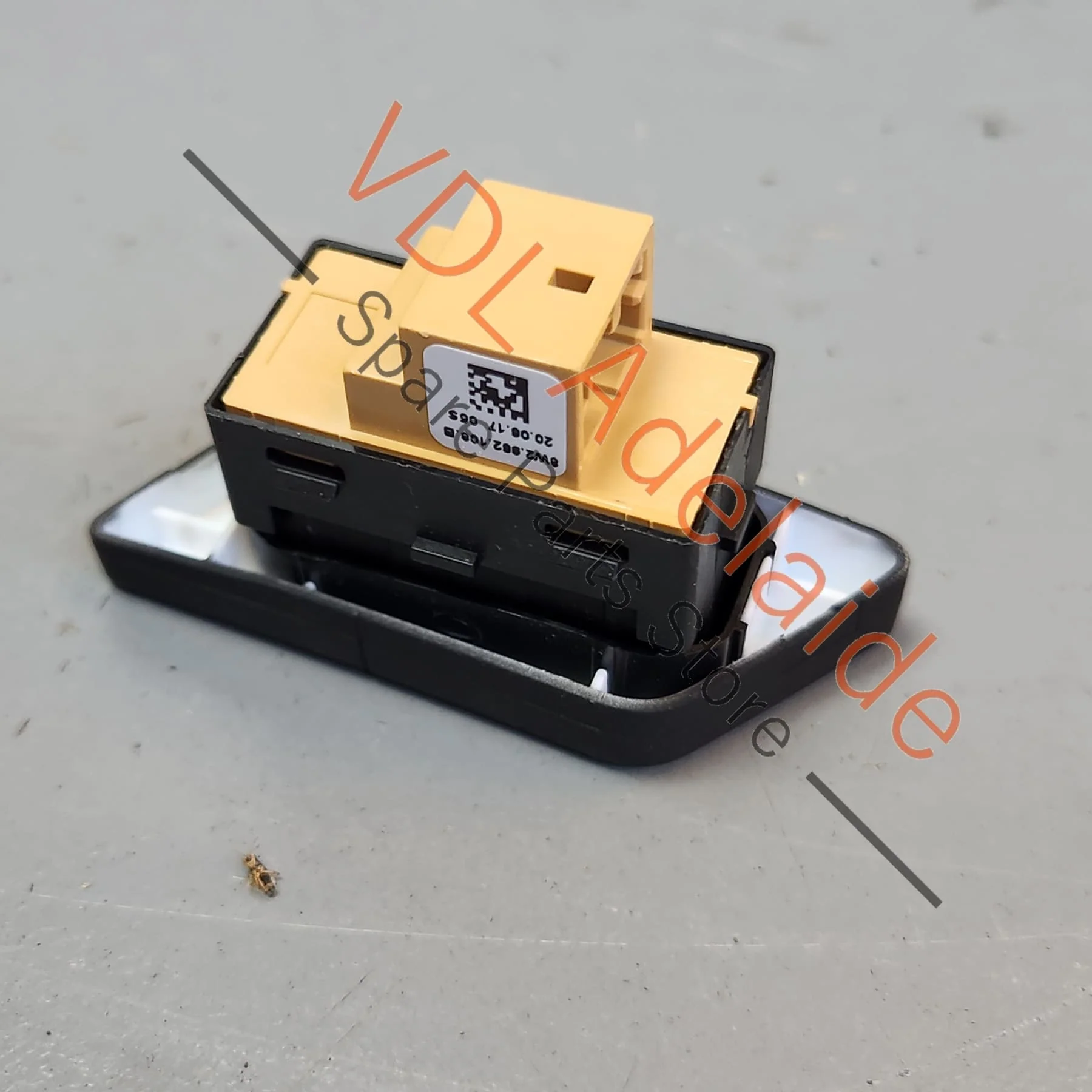Audi A4 S4 RS4 B9 Right Front Door Lock Button Switch 8W2962108B - Image 2