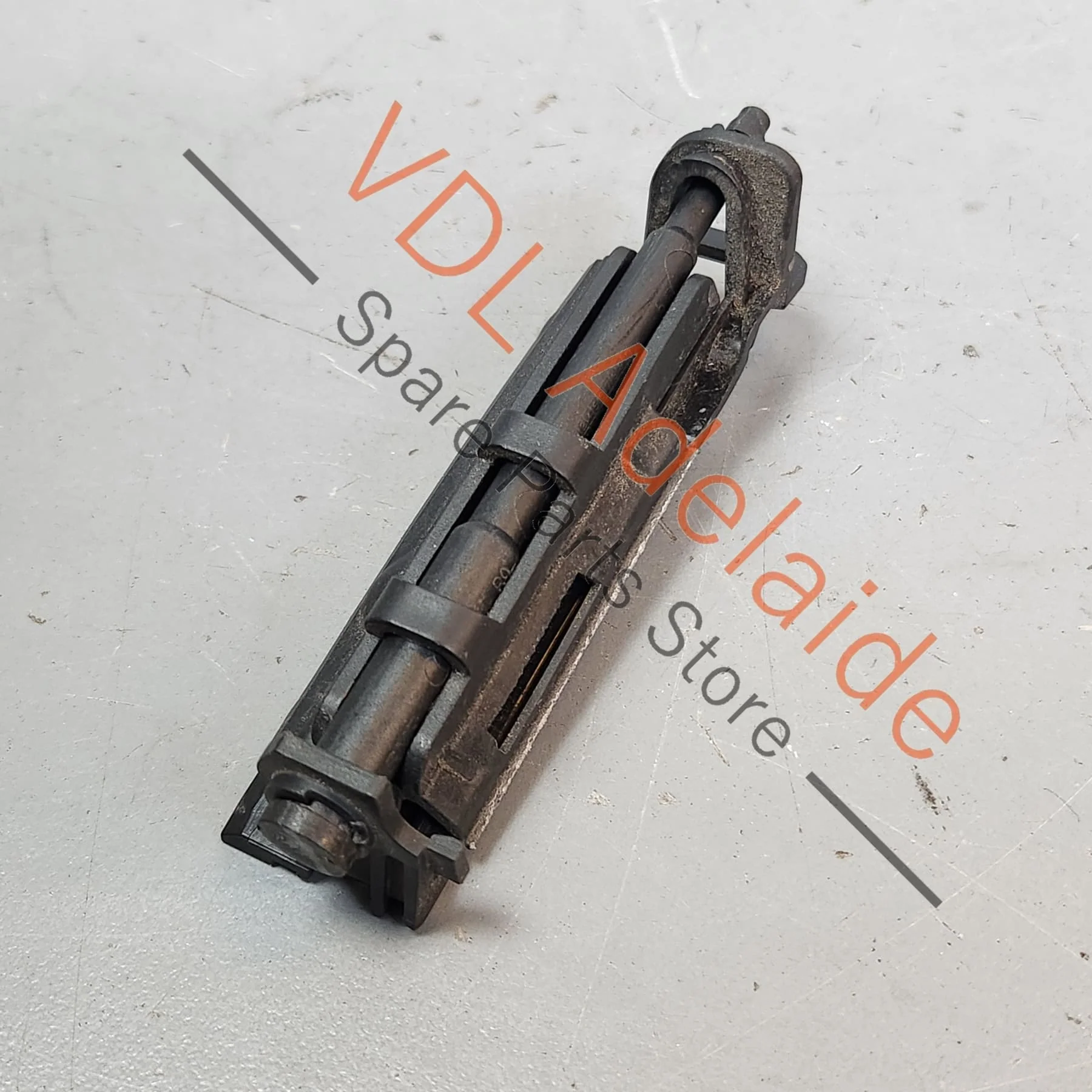 Audi A4 S4 Rear Right Bumper Retaining Bracket & Pin WHT007374 8W9807890B - Image 7