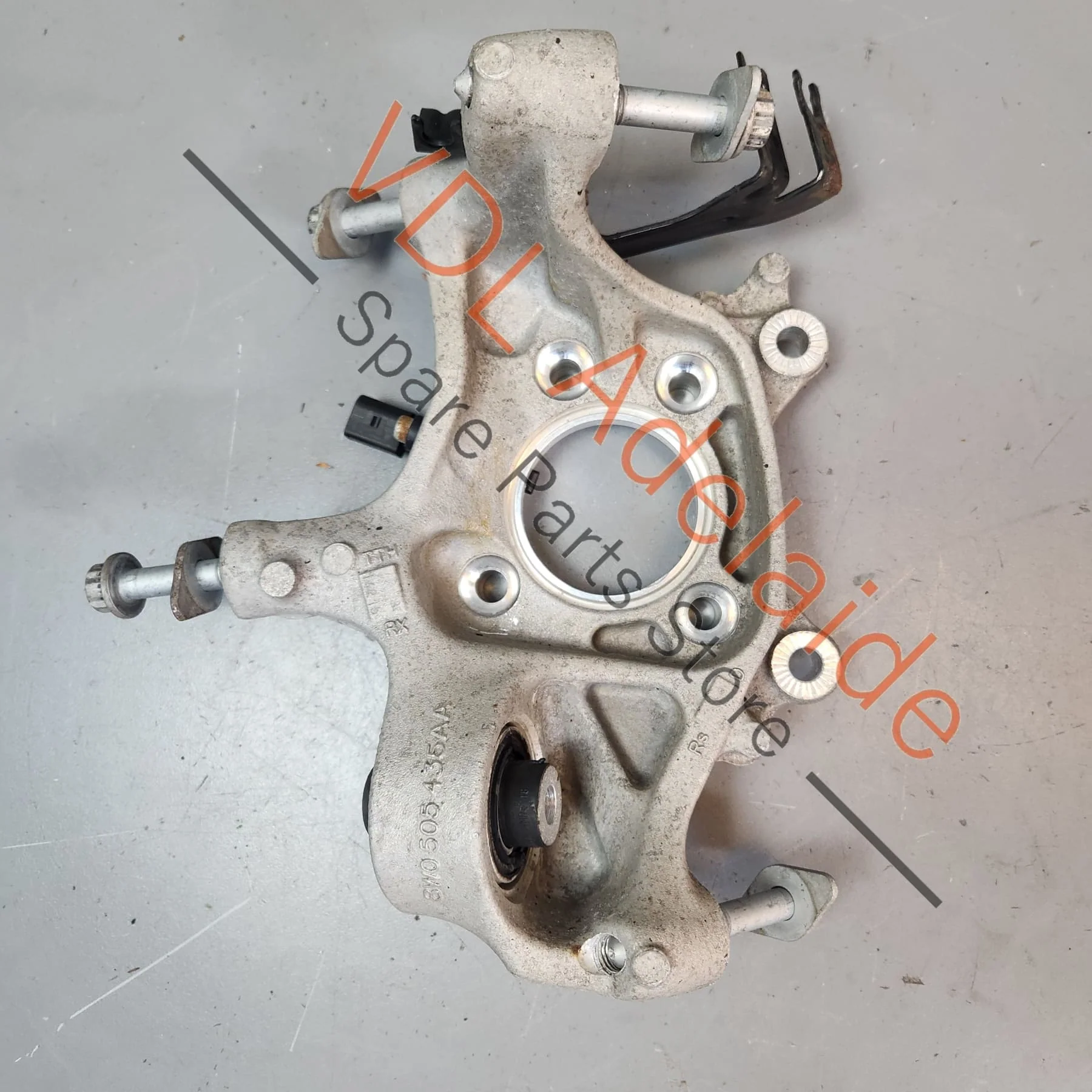 Audi A4 S4 B9 Rear Right Wheel Bearing Housing Stub Knuckle 8W0505431Q