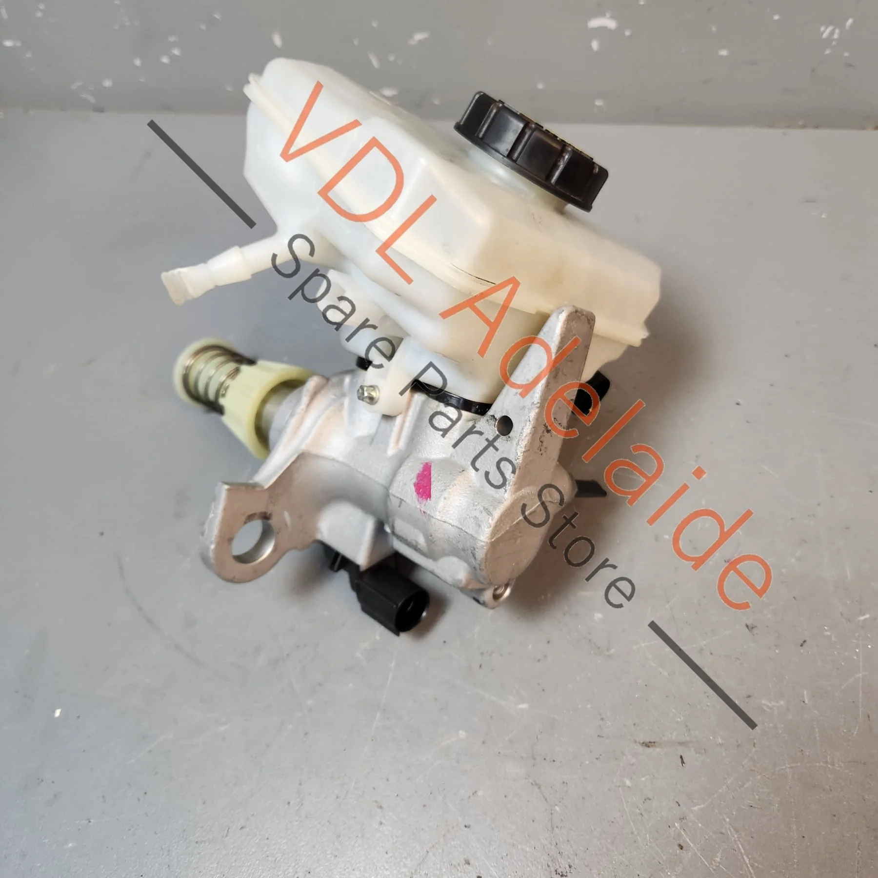 Audi RS5 F5 B9 Brake Master Cylinder 8W0611021 w Reservoir 8W0611301