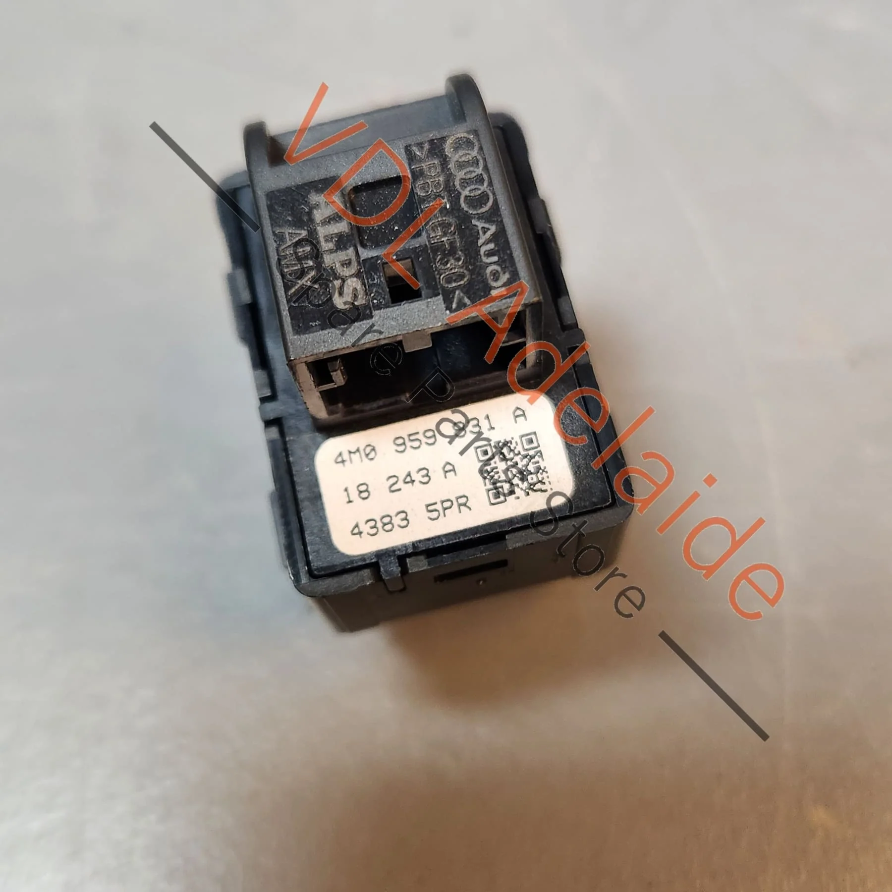 Audi RS5 F5 B9 Swith for Automatic Trunk Boot Opening 4M0959831A - Image 2