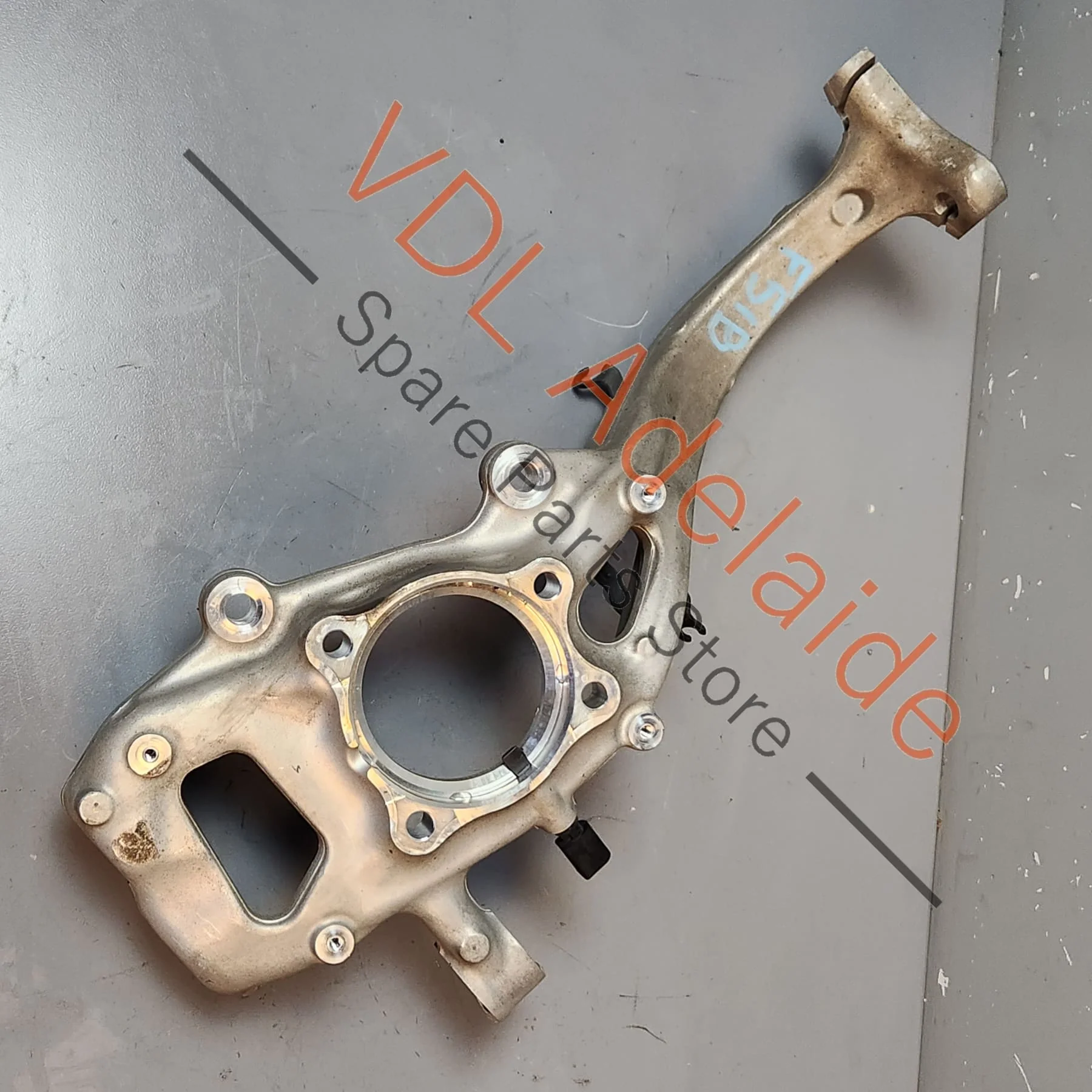 Audi A4 B9 A5 F5 Front Right Spindle Wheel Bearing Housing Hub Knuckle 8W0407254F 8W0407242F