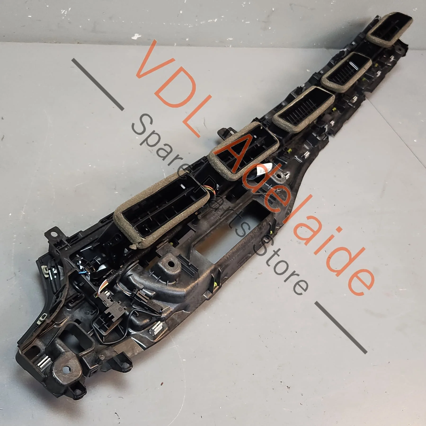 Audi A5 F5 Centre Dashboard Air Vent for RHD 8W2820901C - Image 4