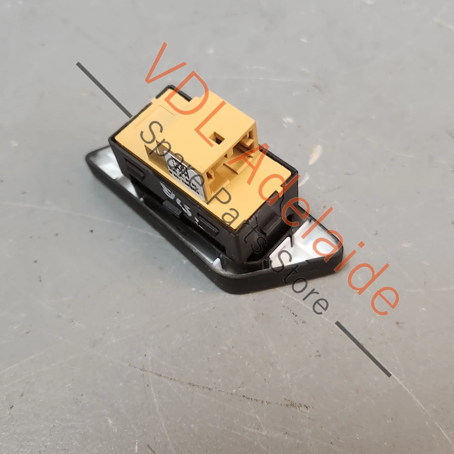 Audi A5 F5 Right Side Door Lock Switch Button 8W2962108B - Image 3