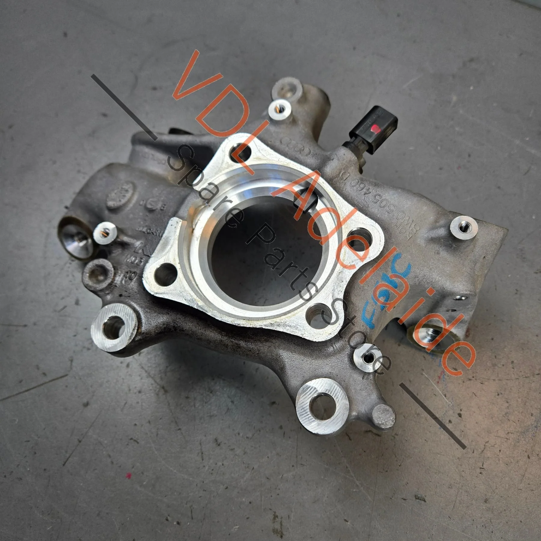Audi A4 A5 RS5 RS4 Rear Right Wheel Hub Knuckle Bearing Housing 8W0505432Q 8W0505460D