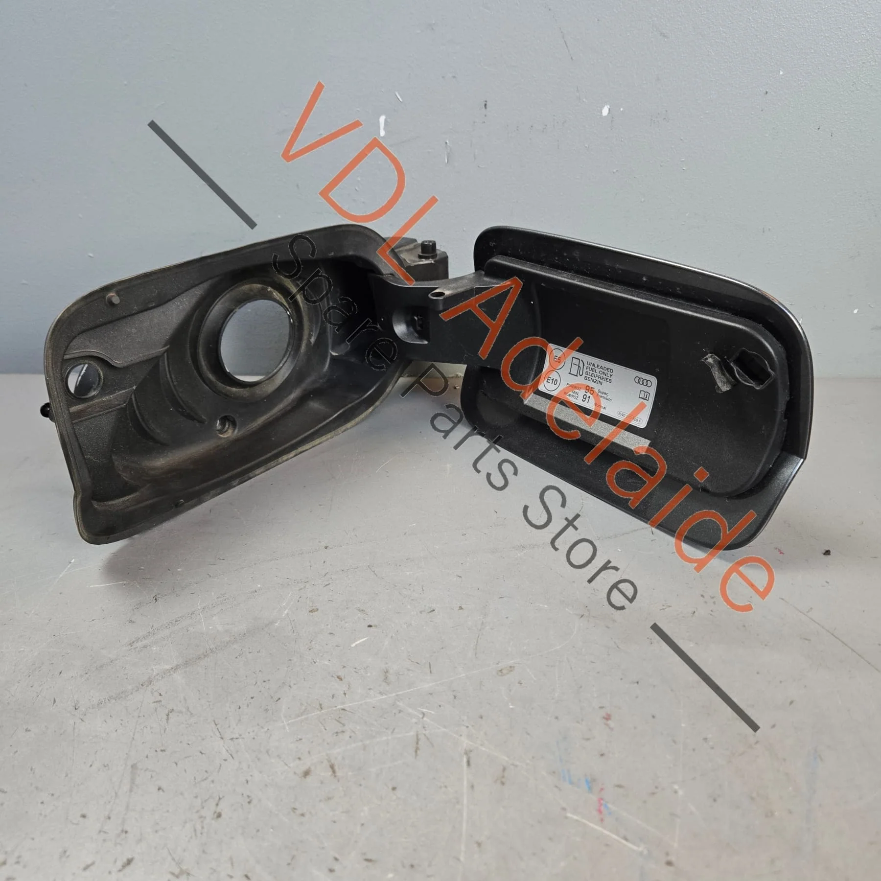 Audi A5 S5 B9 Coupe Fuel Filler Door Lid Cap 8W6809907 8W6809906 Daytona Grey Pearl LZ7S/6Y/Z7S - Image 2
