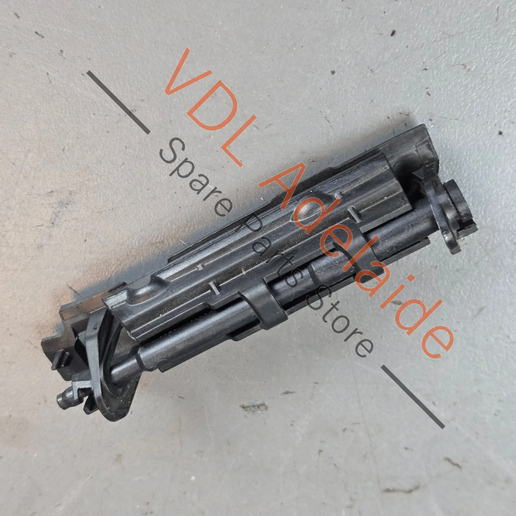Audi A5 S5 A5 B9 Left Side Rear Bumper Retaining Bracket 8W6807889