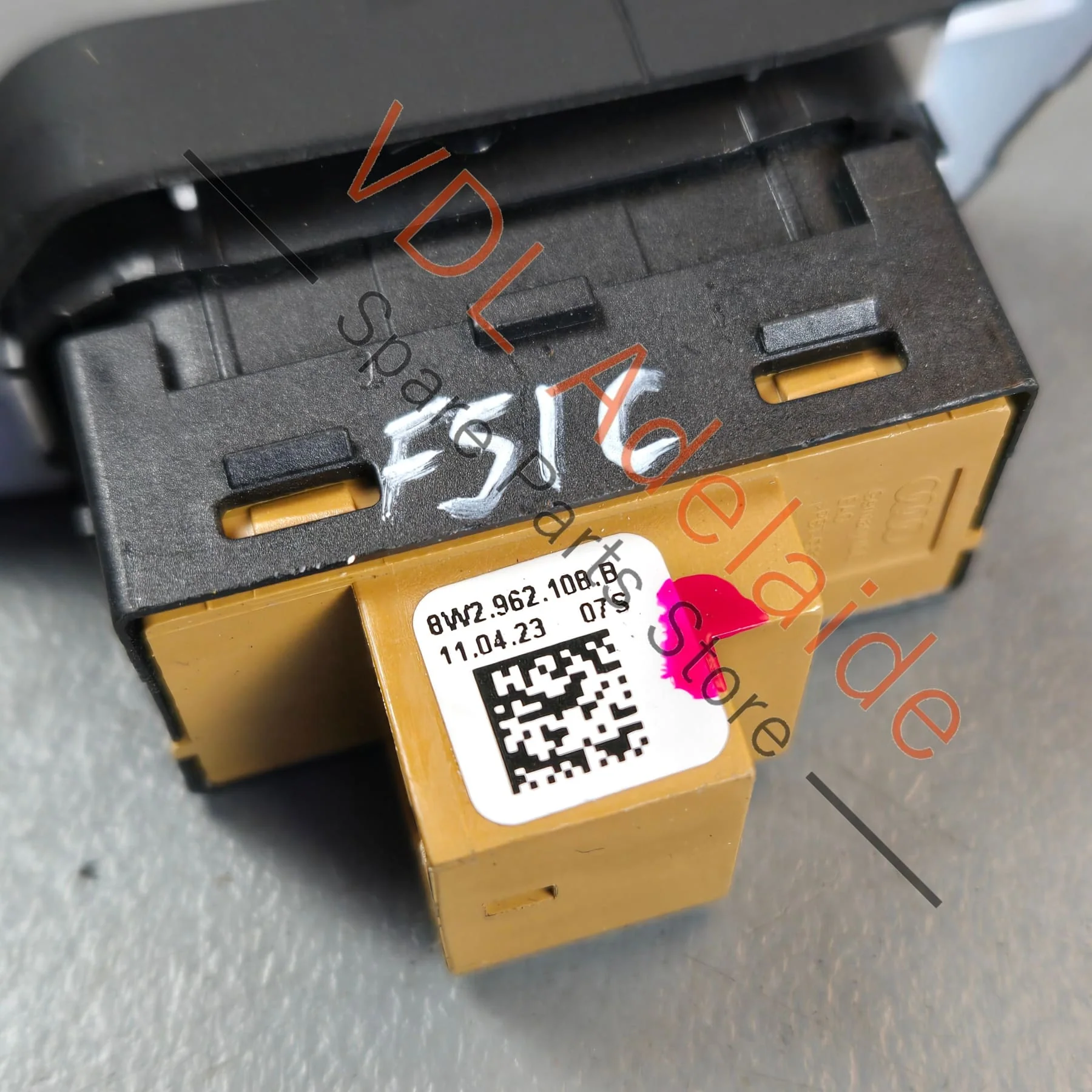 Audi A4 S4 RS4 B9 Right Front Door Central Lock Button Switch 8W2962108B - Image 3