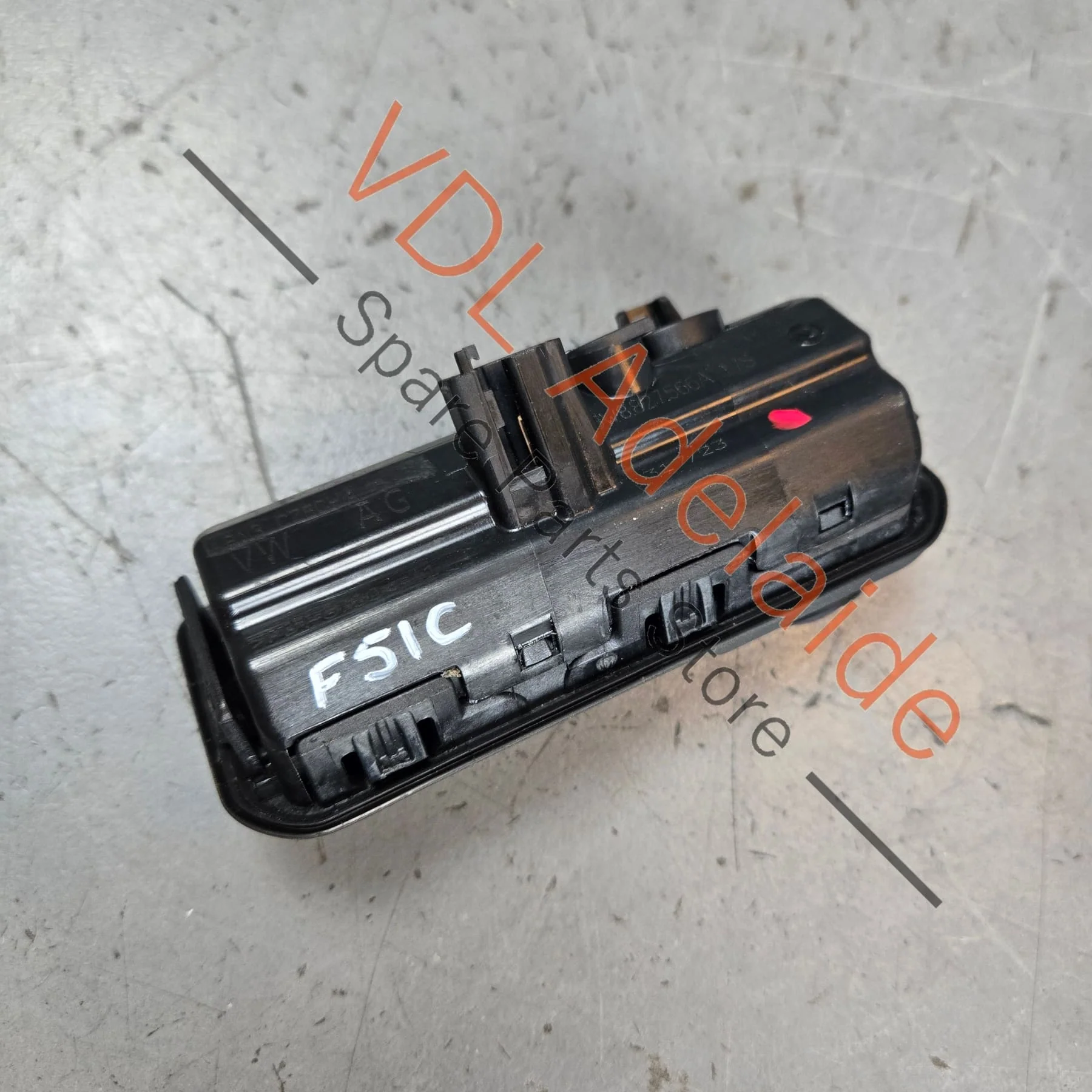 Audi Q3 A5 Boot Trunk Open Button with Camera 8W8827566A - Image 3