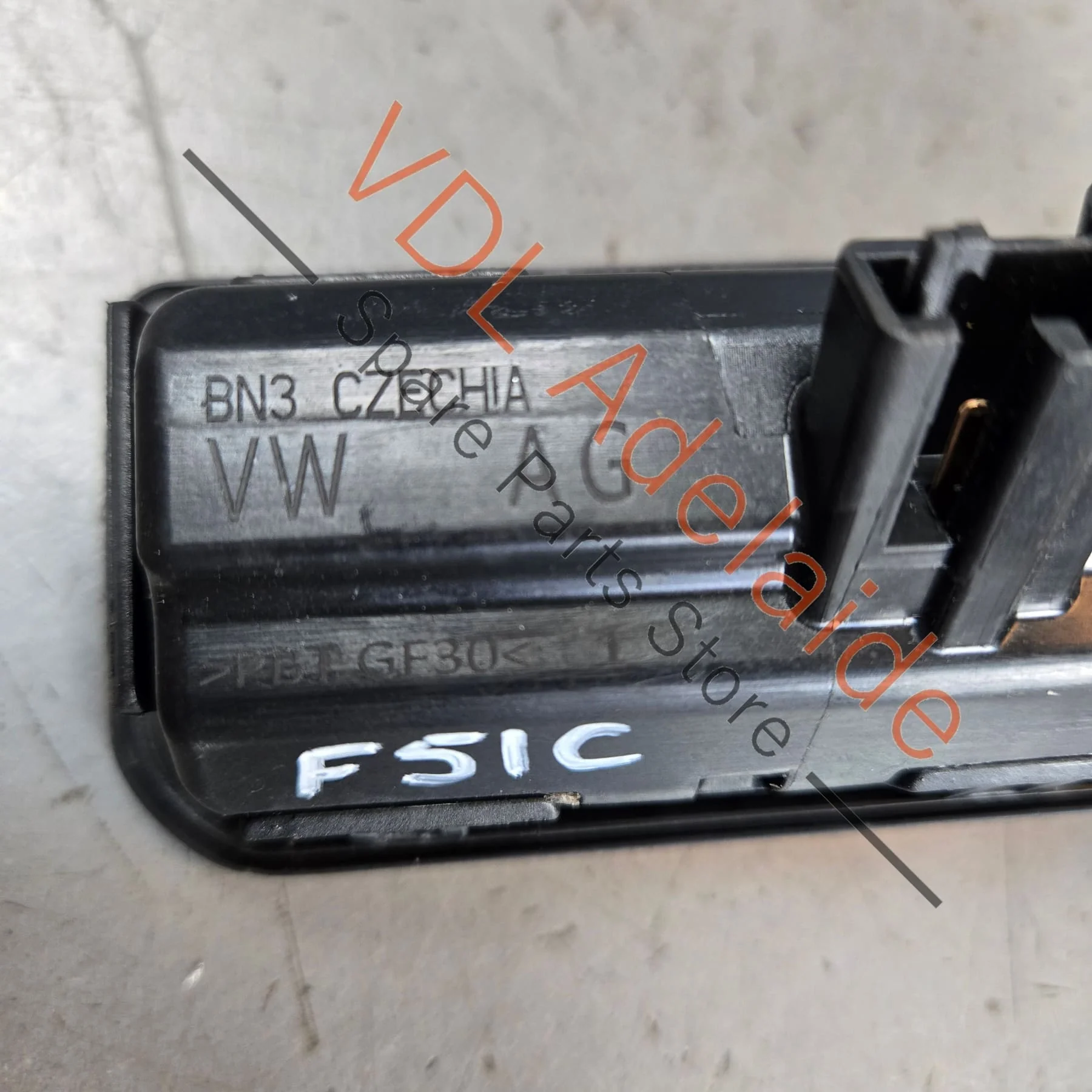 Audi Q3 A5 Boot Trunk Open Button with Camera 8W8827566A - Image 5