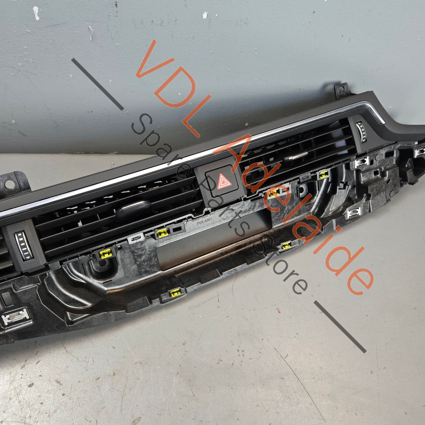 Audi A4 A5 B9 Centre Dashboard Air Vent for RHD 8W2820901B - Image 3