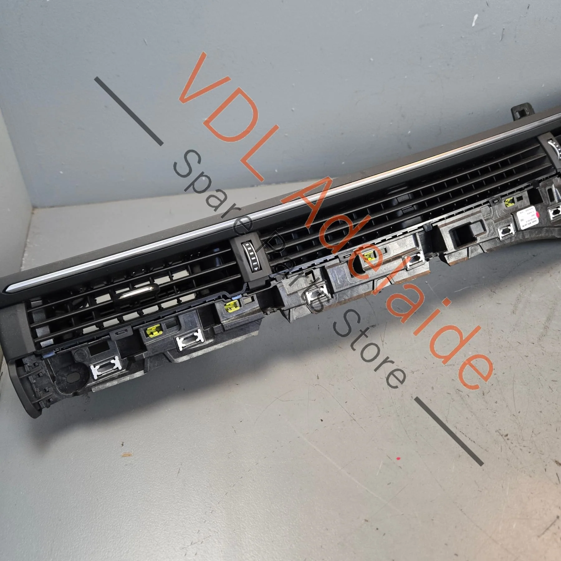 Audi A4 A5 B9 Centre Dashboard Air Vent for RHD 8W2820901B - Image 4