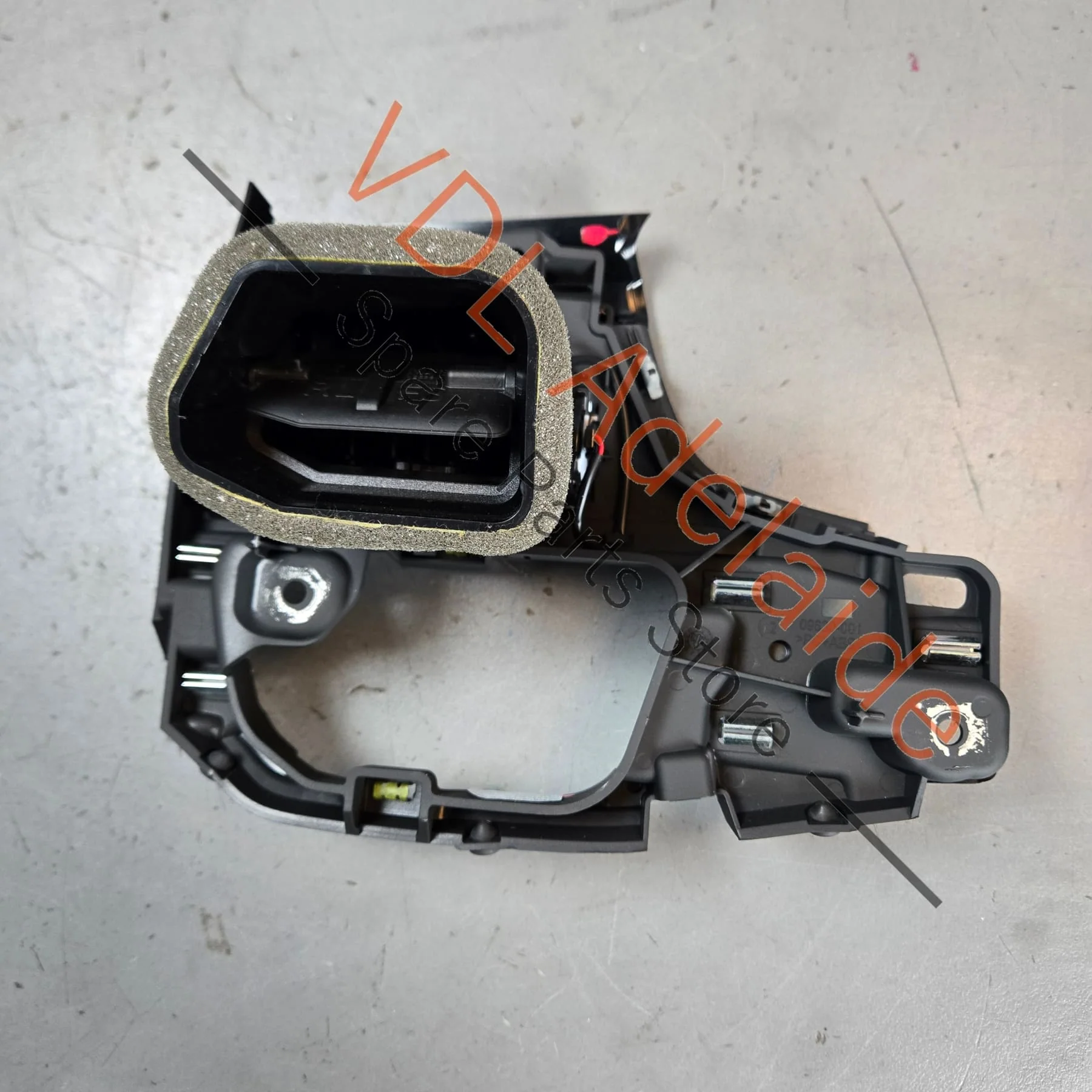 Audi A4 A5 B9 RHS Right Dashboard Air Vent for Air Conditioning 8W0820902C - Image 4