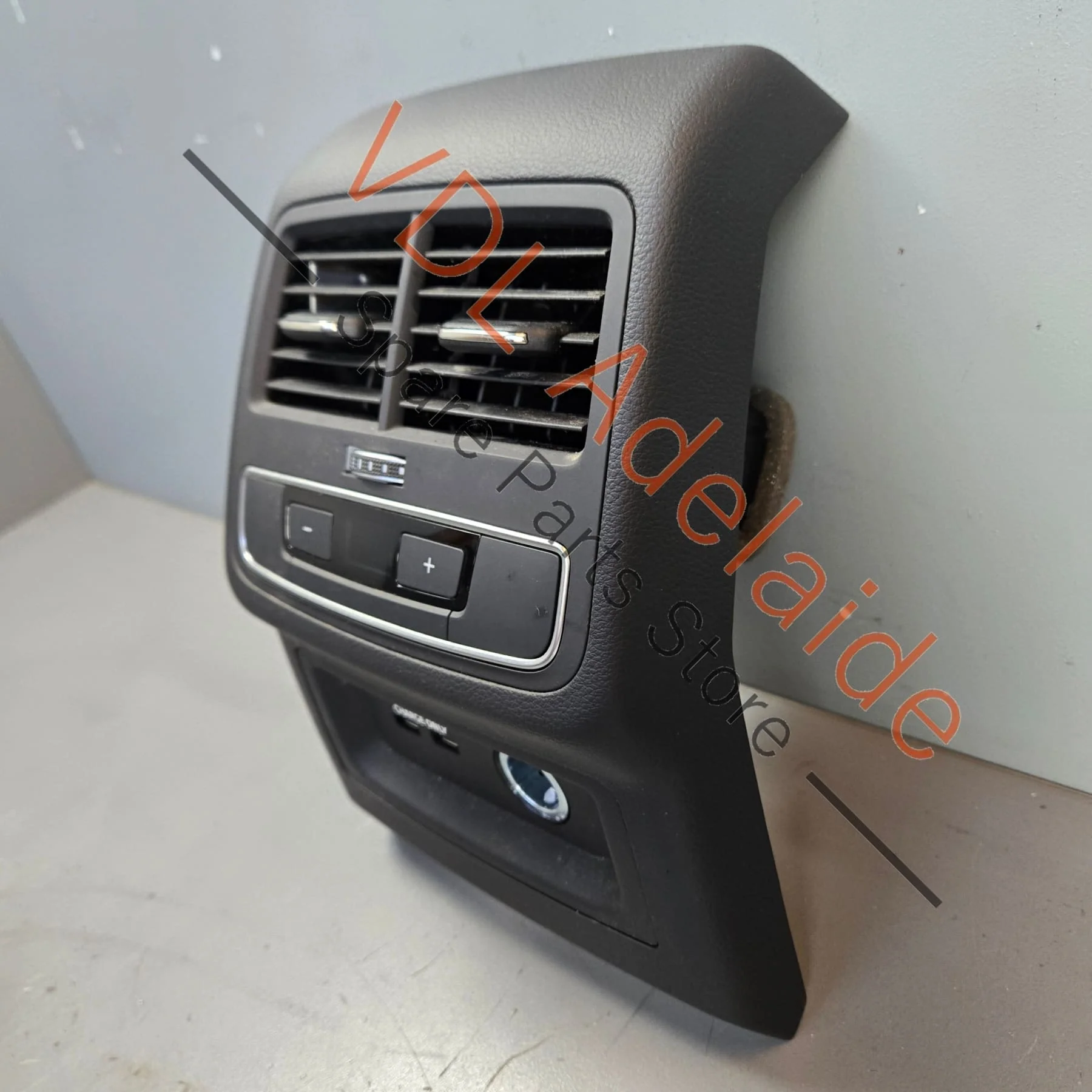 Audi A4 A5 B9 RHS Right Dashboard Air Vent for Air Conditioning 8W0820902B - Image 2