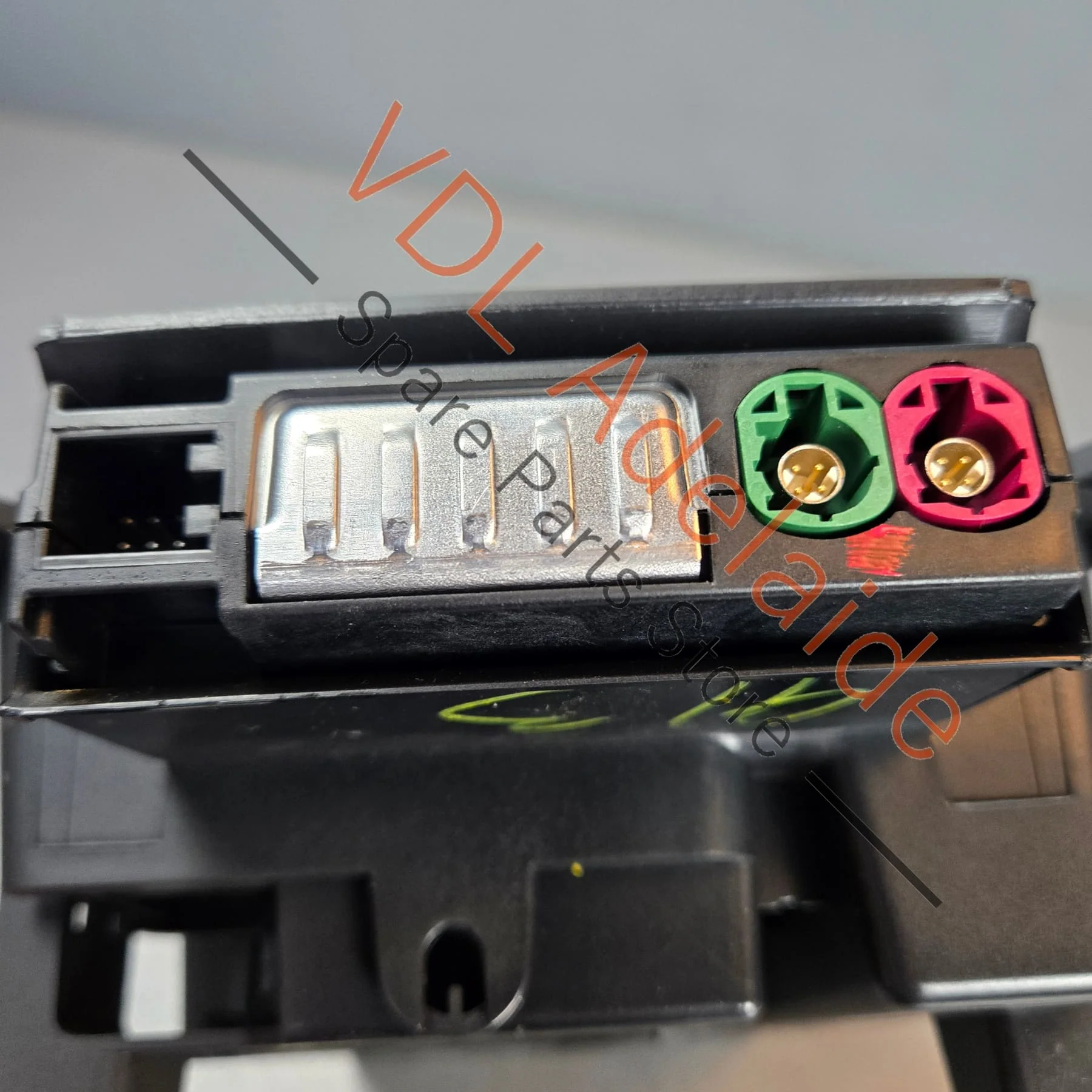 Audi A4 A5 B9 Genuine Wireless Phone Charger and USB Hub in Centre Console 8W0864981D 8W0035708 - Image 7