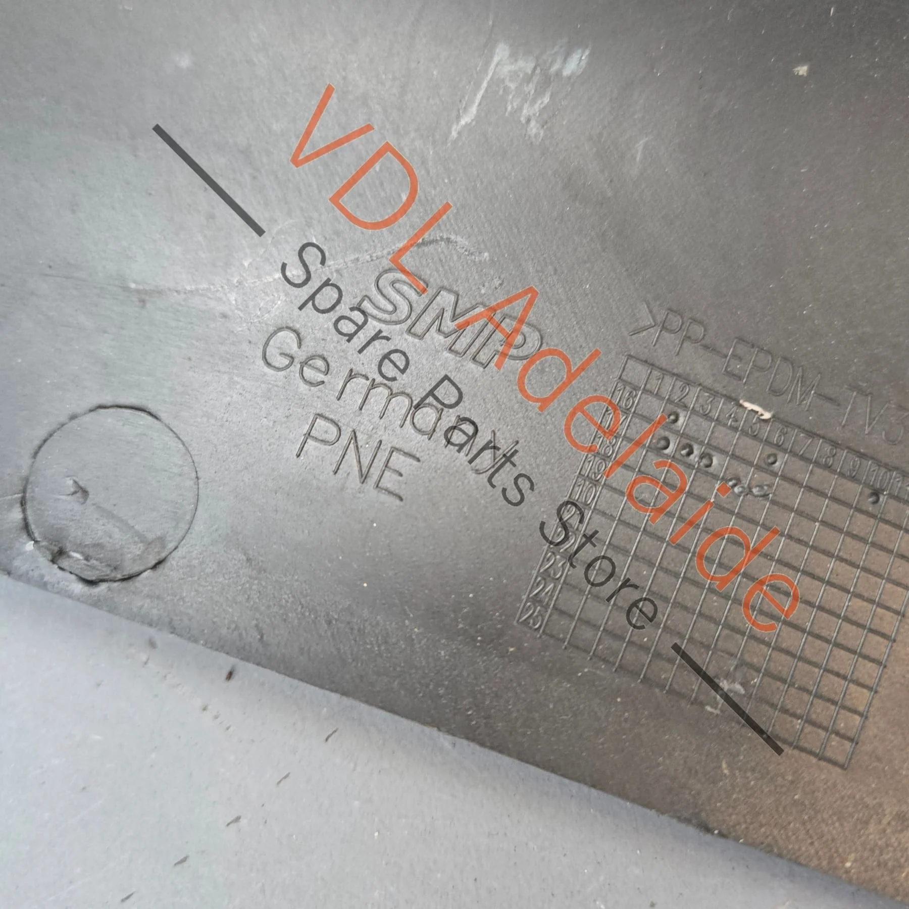 Audi A5 S5 RS5 Radiator Trim Cover 8W6807081A 9B9 - Image 7