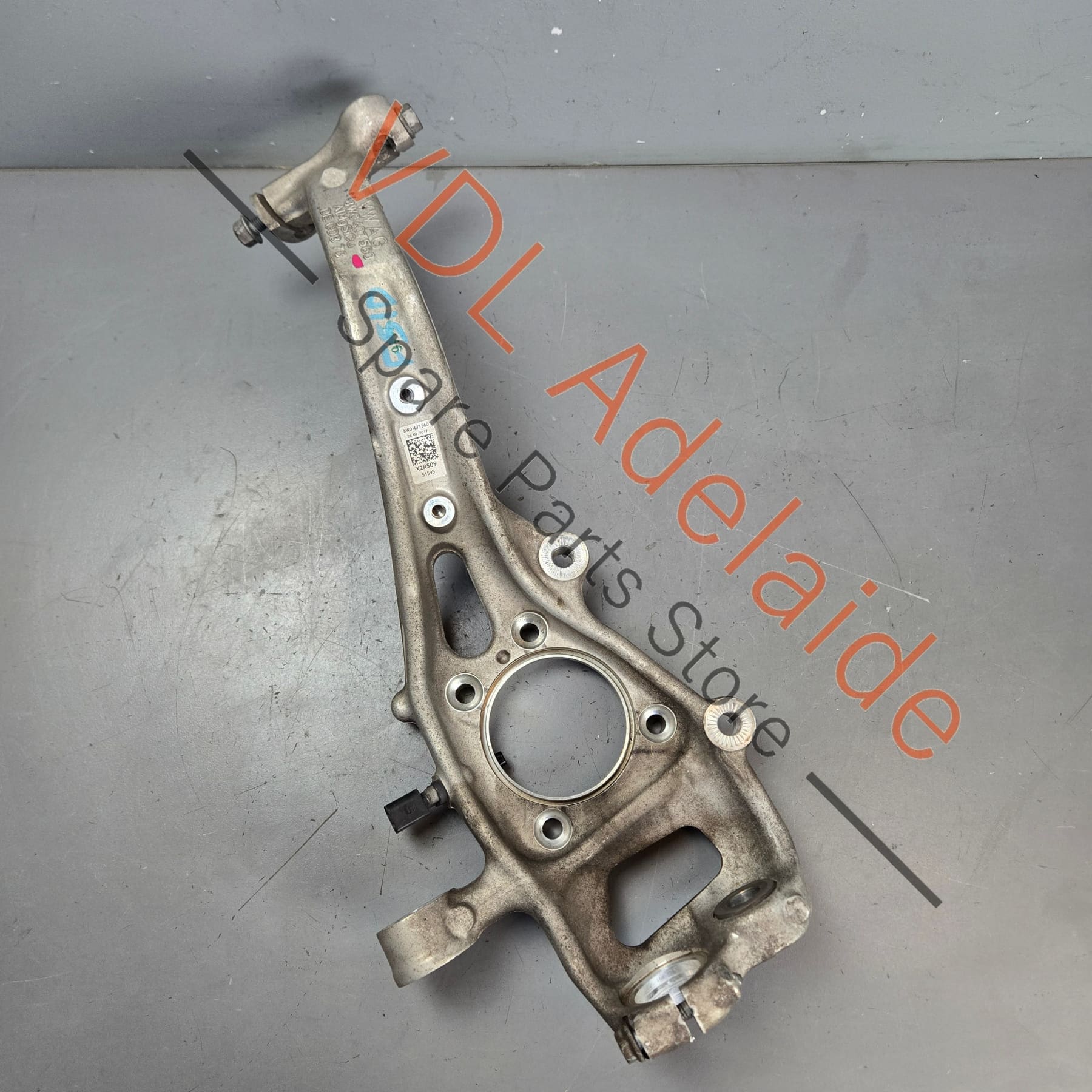 Audi A4 A5 B9 Front Right Steering Hub Knuckle 8W0407254F 8W0407560
