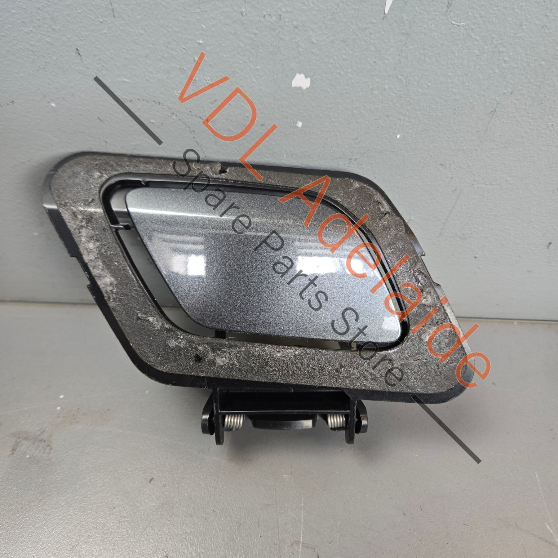 Audi RS4 RS5 Front Bumper Headlight Washer Cover and mounting bracket assembly Right 8W6807788B 8W6955276B