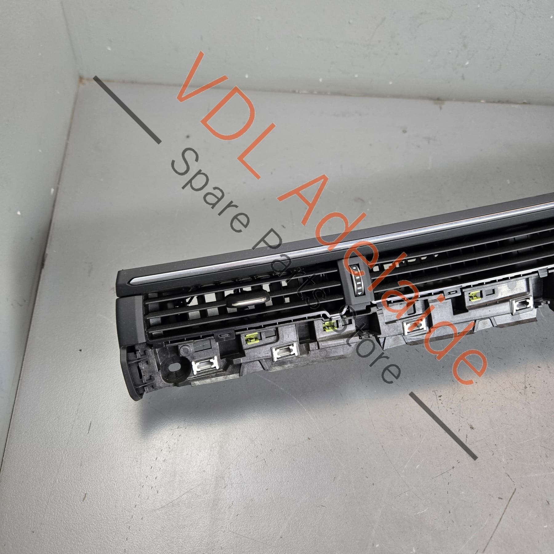 Audi A4 RS4 RS5 F5 B9 F5 Centre Dashboard Air Vent for RHD 8W2820901B - Image 2