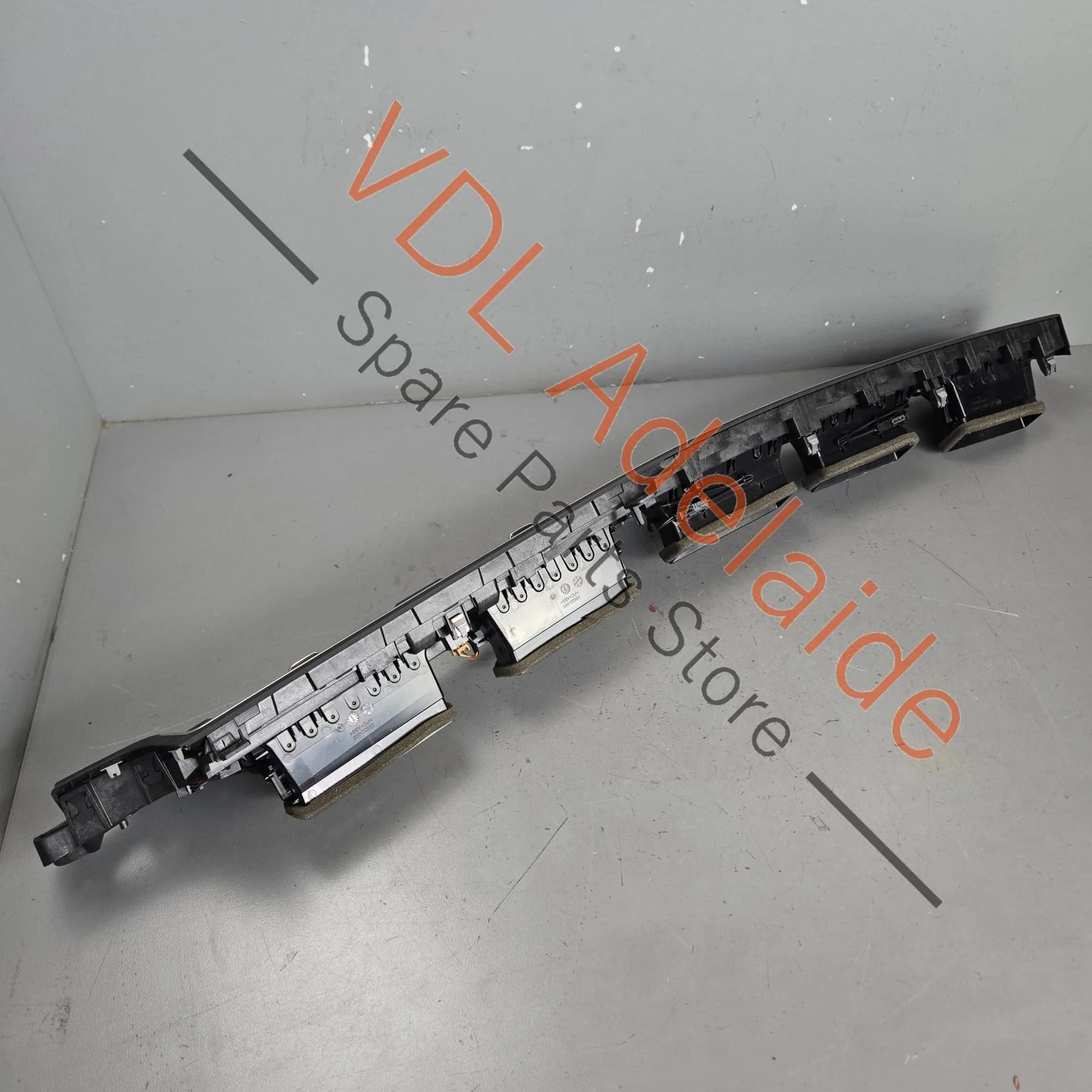 Audi A4 RS4 RS5 F5 B9 F5 Centre Dashboard Air Vent for RHD 8W2820901B - Image 7