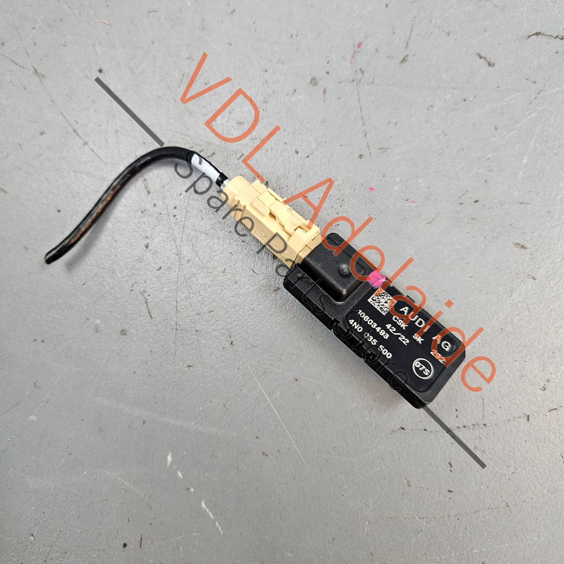 VW Audi W-LAN Antenna Module 4N0035500