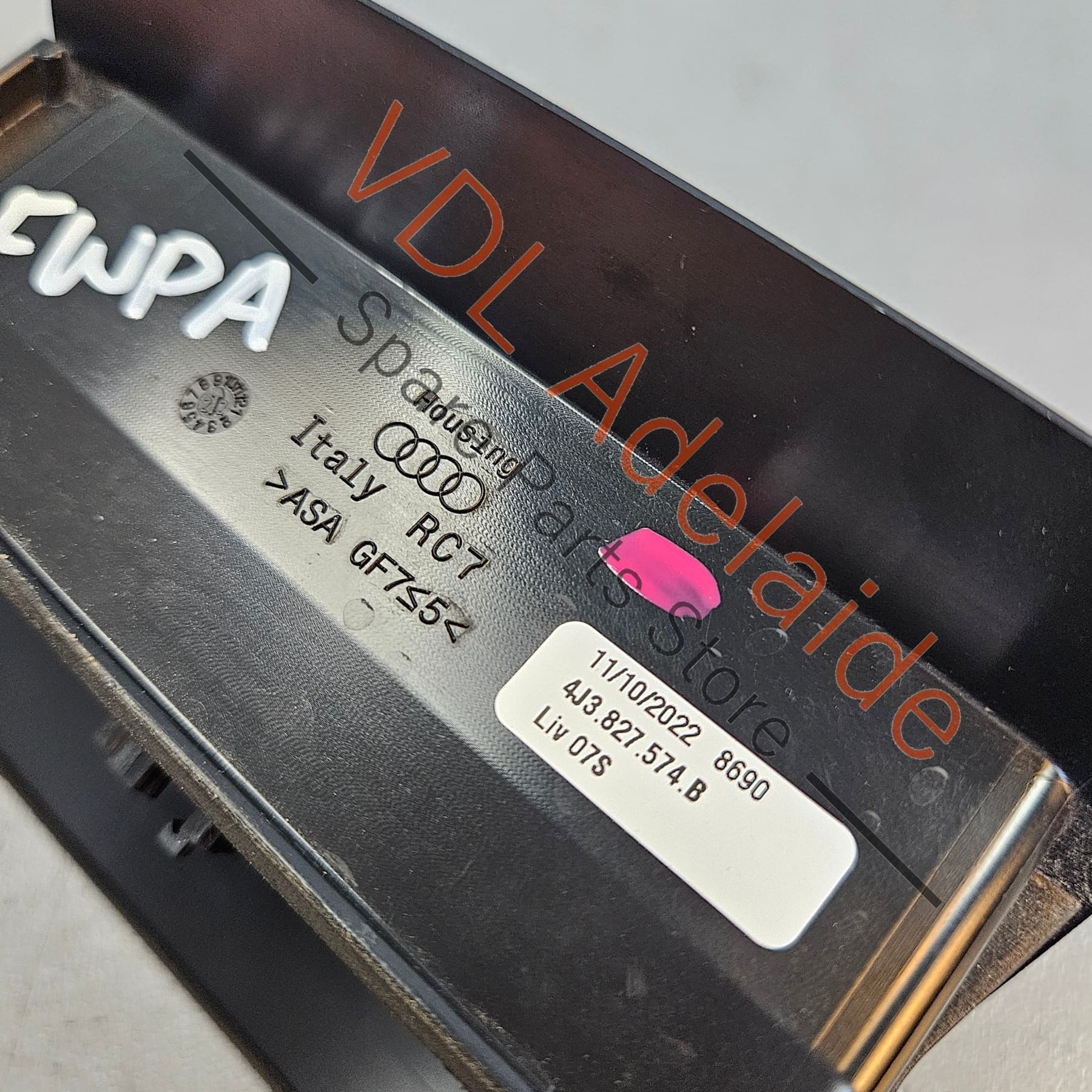 Audi e-Tron Rear Lid Boot Lock Open Release Button Switch 6V0827566 - Image 5