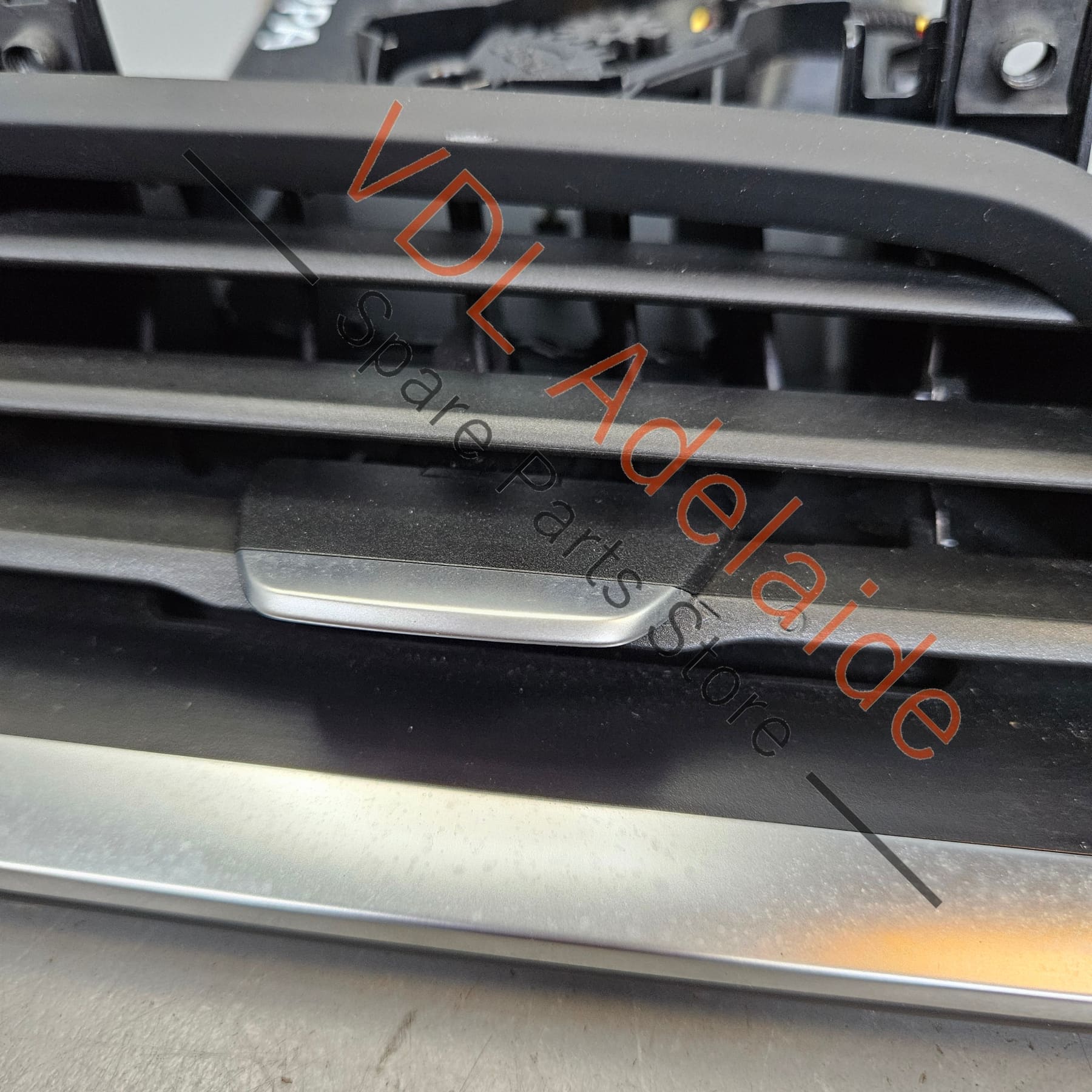 Audio e-Tron Passenger Side Dashboard Air Vent 4J3819702A - Image 2