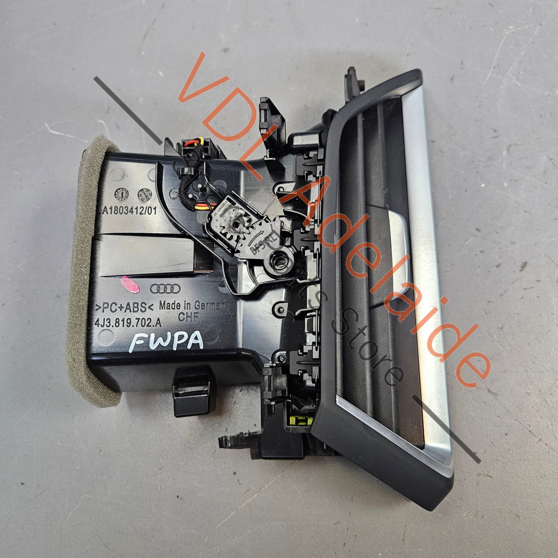 Audio e-Tron Passenger Side Dashboard Air Vent 4J3819702A - Image 3