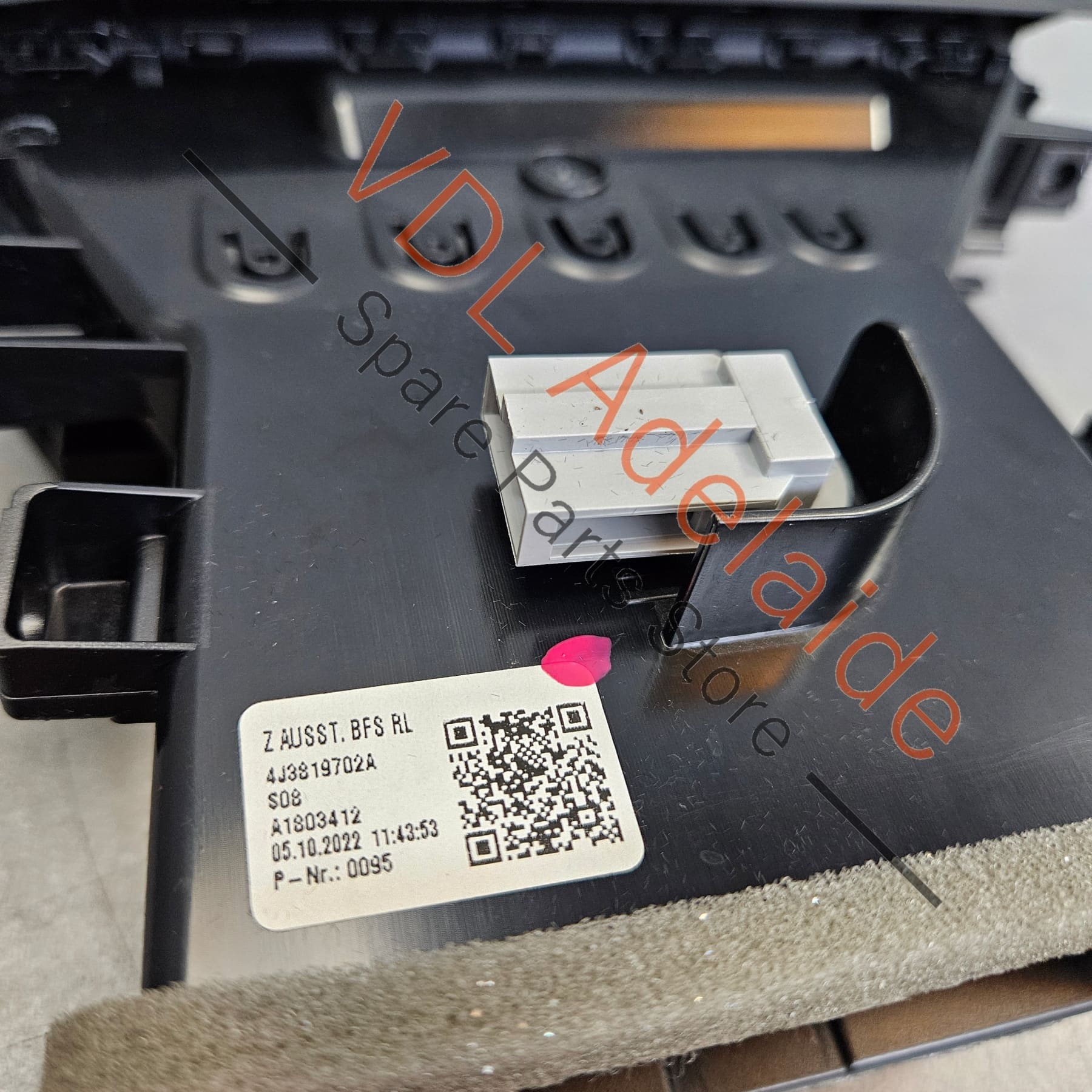 Audio e-Tron Passenger Side Dashboard Air Vent 4J3819702A - Image 5