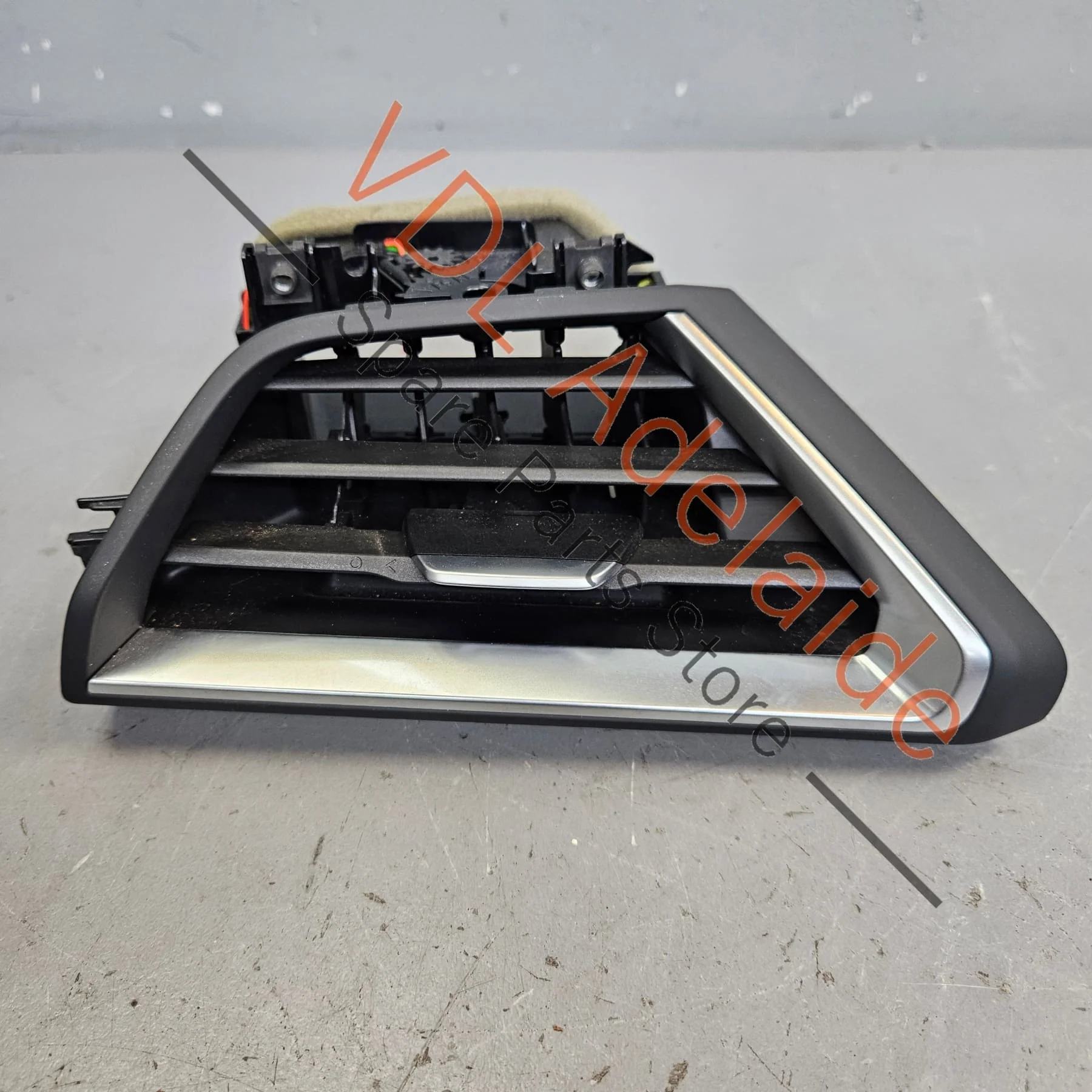 Audio e-Tron Drivers Side Dashboard Air Vent 4J3819701A